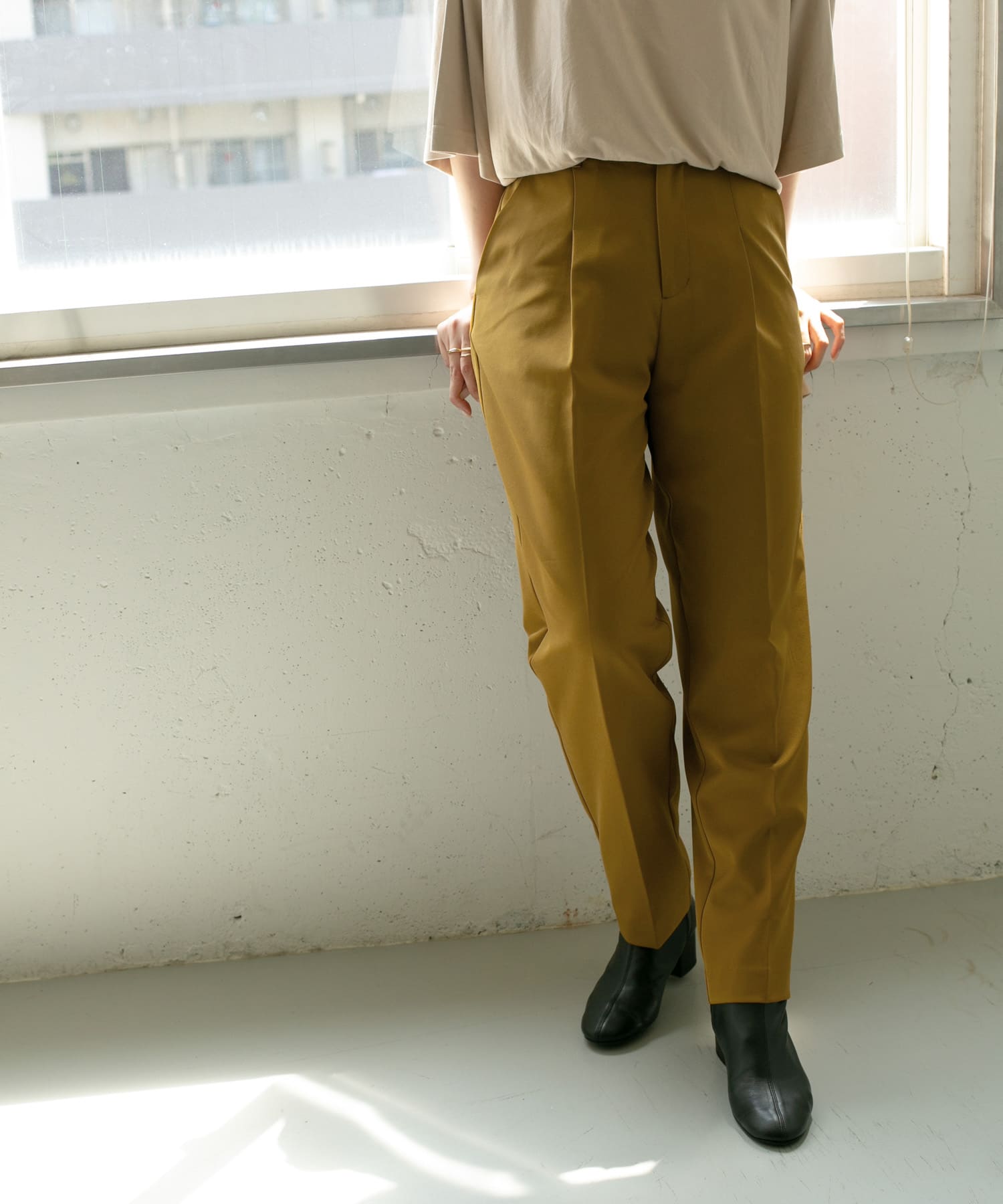 illi　ワンタックスリムテーパードパンツ MUSTARD 36