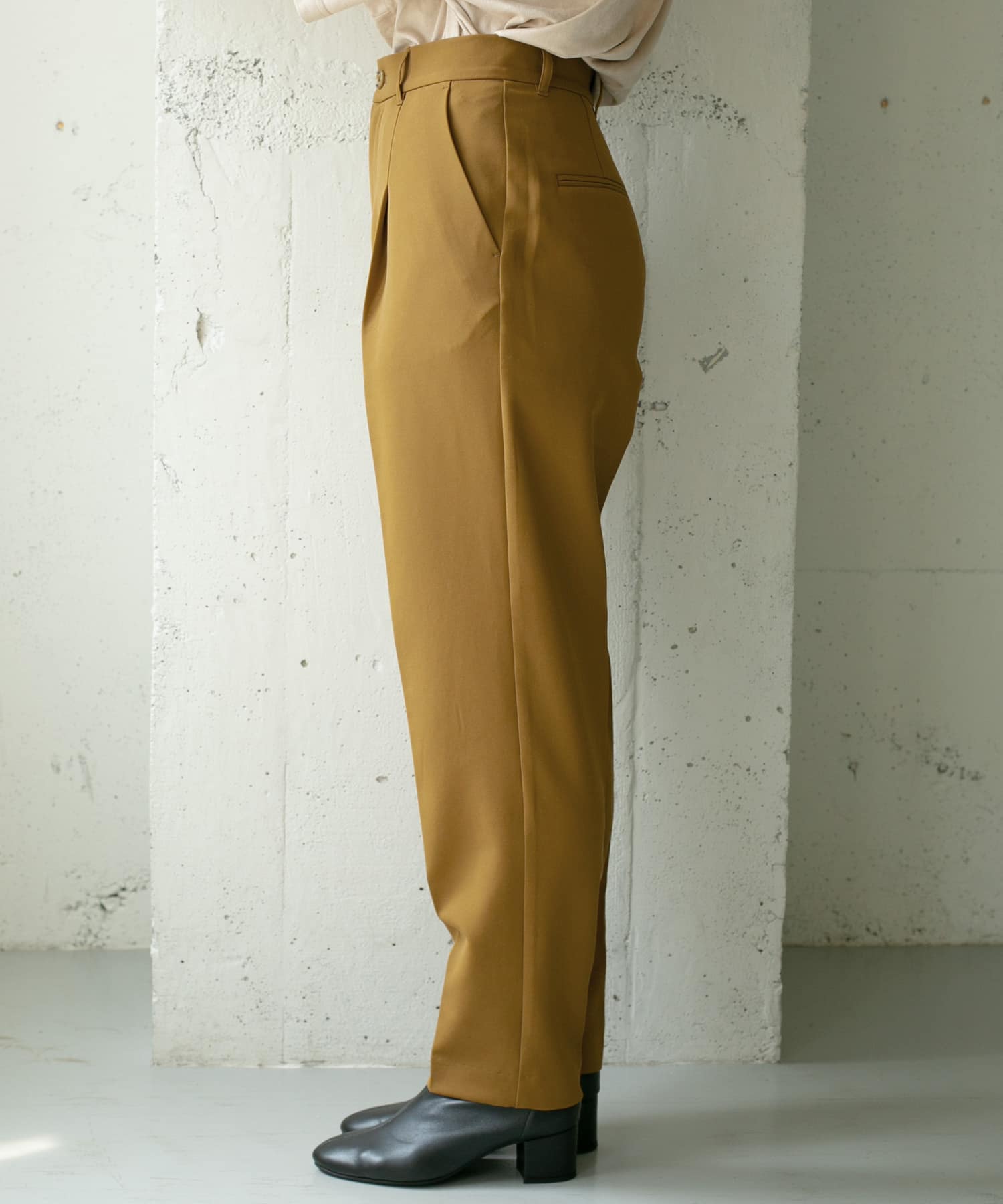 illi　ワンタックスリムテーパードパンツ MUSTARD 36