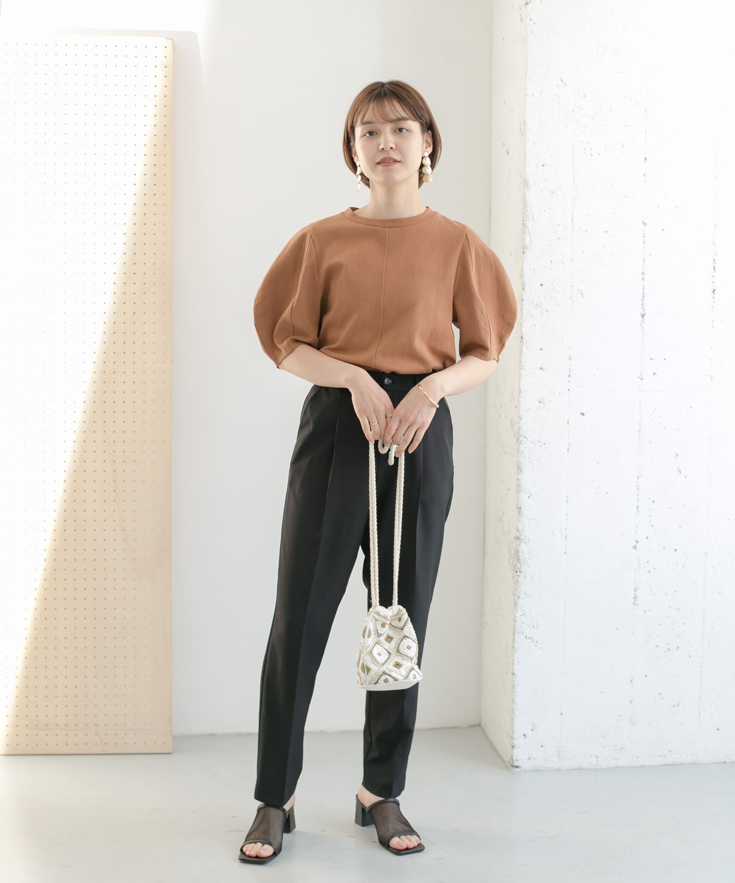 illi　ワンタックスリムテーパードパンツ BLACK 36