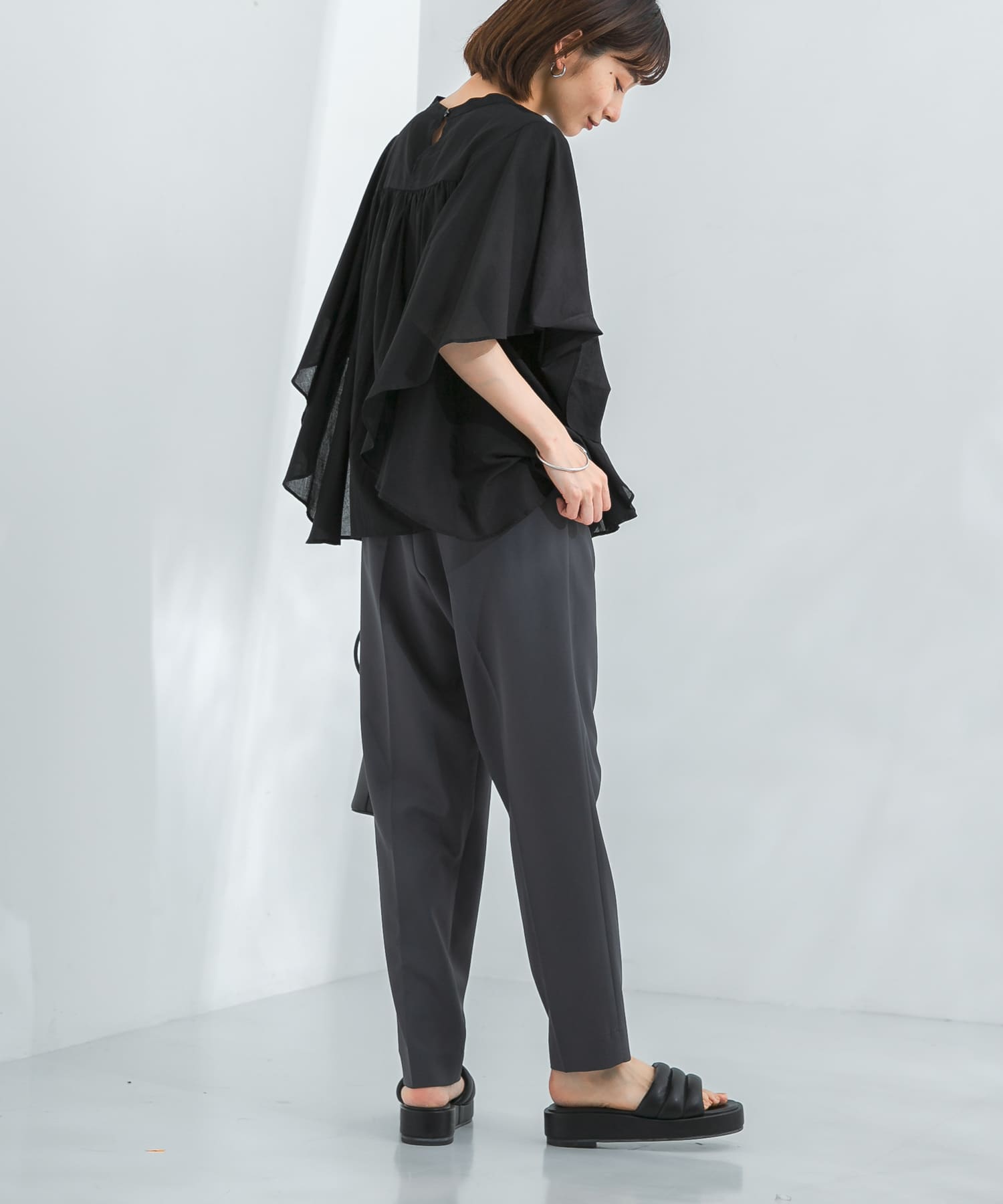 illi　ワンタックスリムテーパードパンツ CHARCOAL 36
