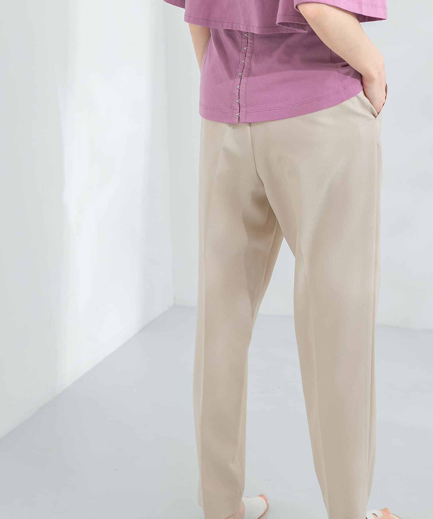 illi　ワンタックスリムテーパードパンツ BEIGE 36