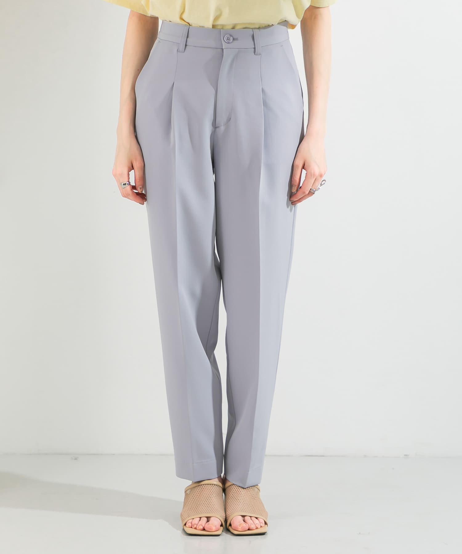 illi　ワンタックスリムテーパードパンツ L.LAVENDER 36
