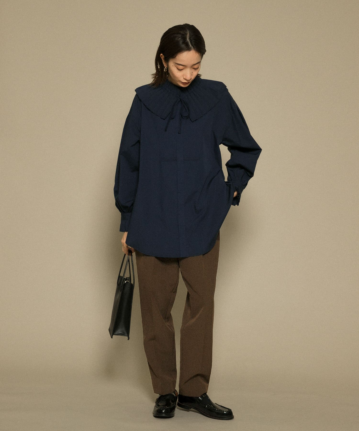 illi　ワンタックスリムテーパードパンツ BROWN 36