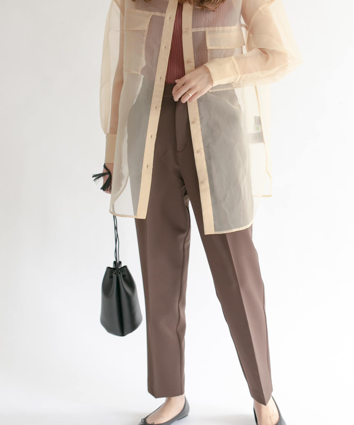 illi　ワンタックスリムテーパードパンツ BROWN 38