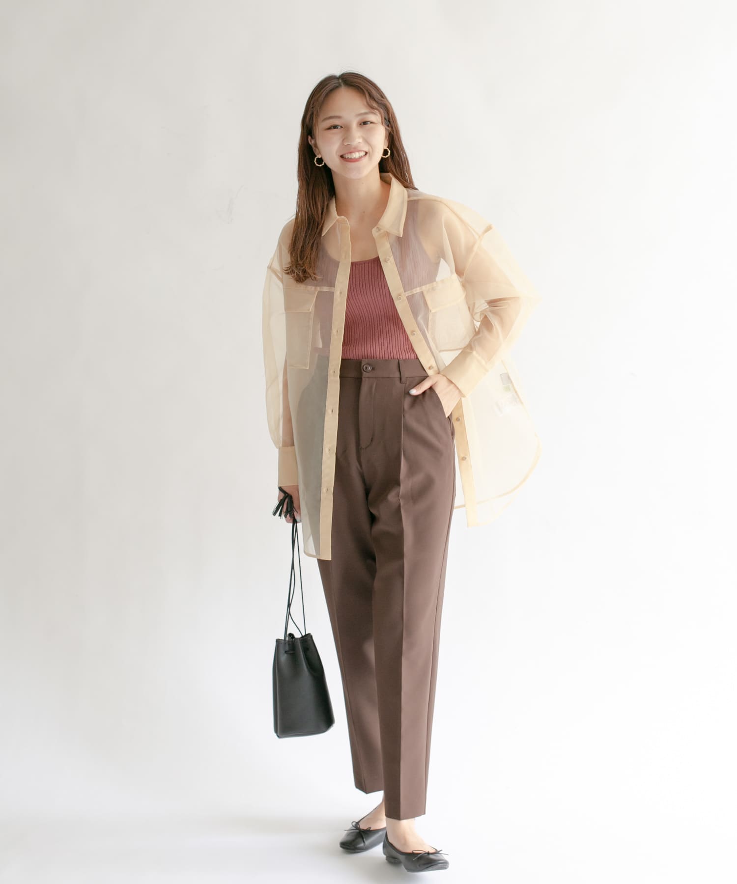 illi　ワンタックスリムテーパードパンツ BROWN 38