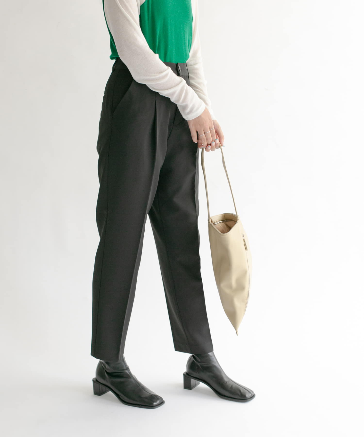 illi　ワンタックスリムテーパードパンツ BLACK 36