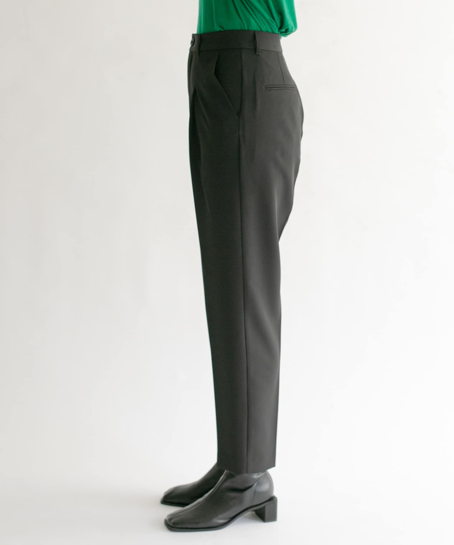 illi　ワンタックスリムテーパードパンツ BLACK 36