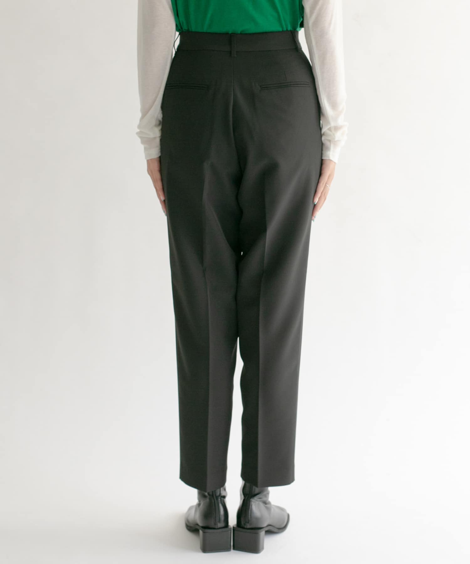 illi　ワンタックスリムテーパードパンツ BLACK 36