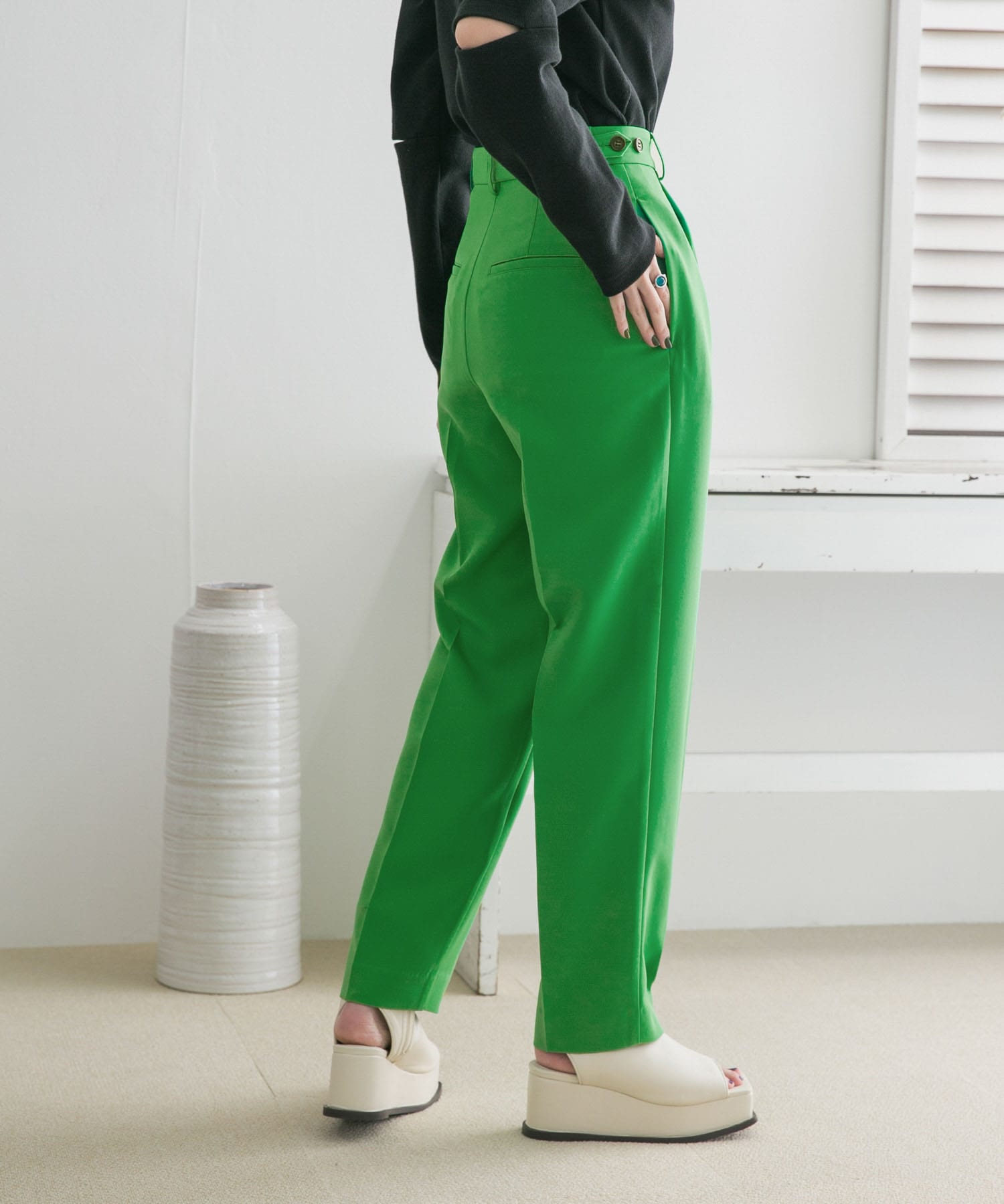 GREEN