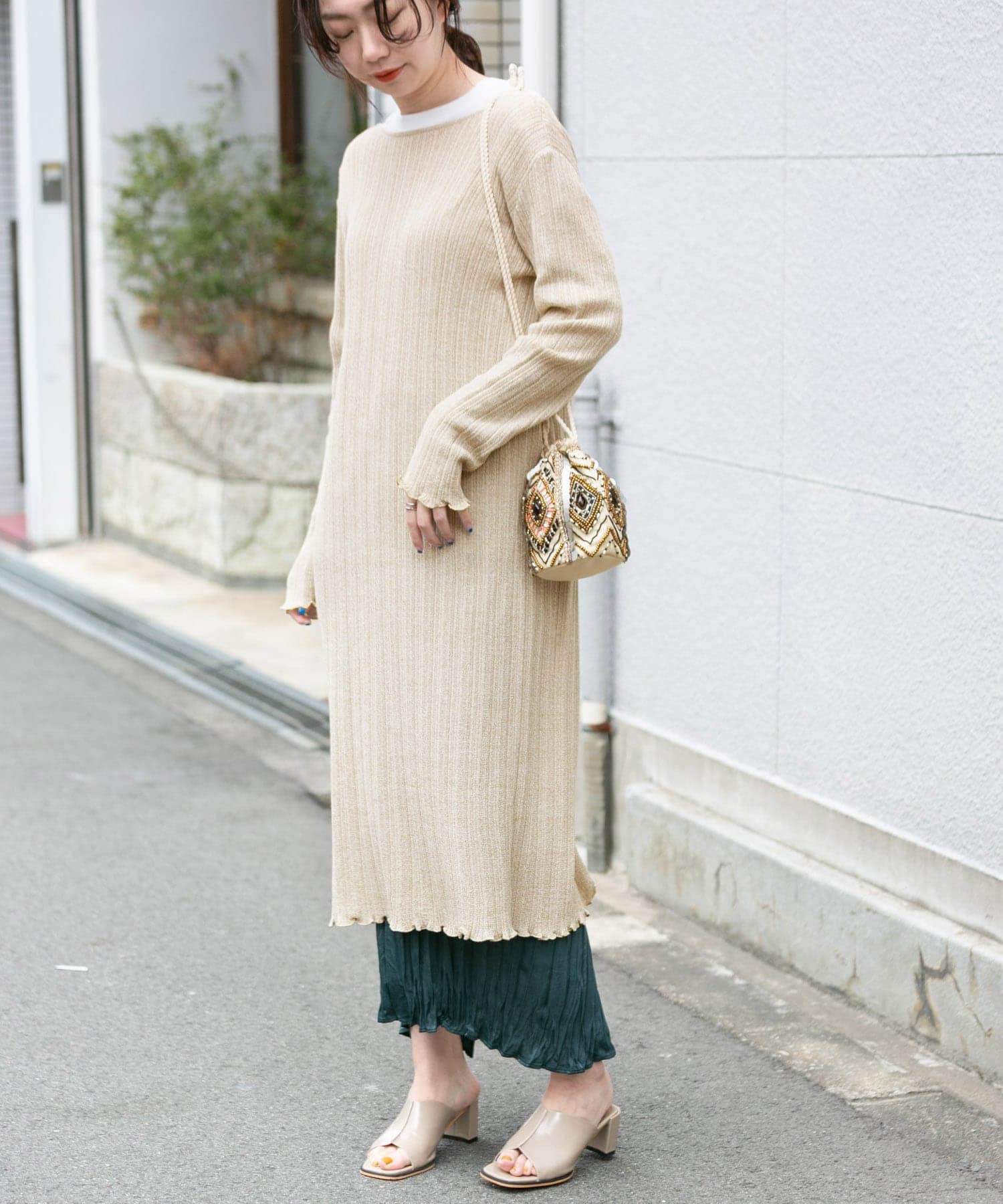 BEIGE
