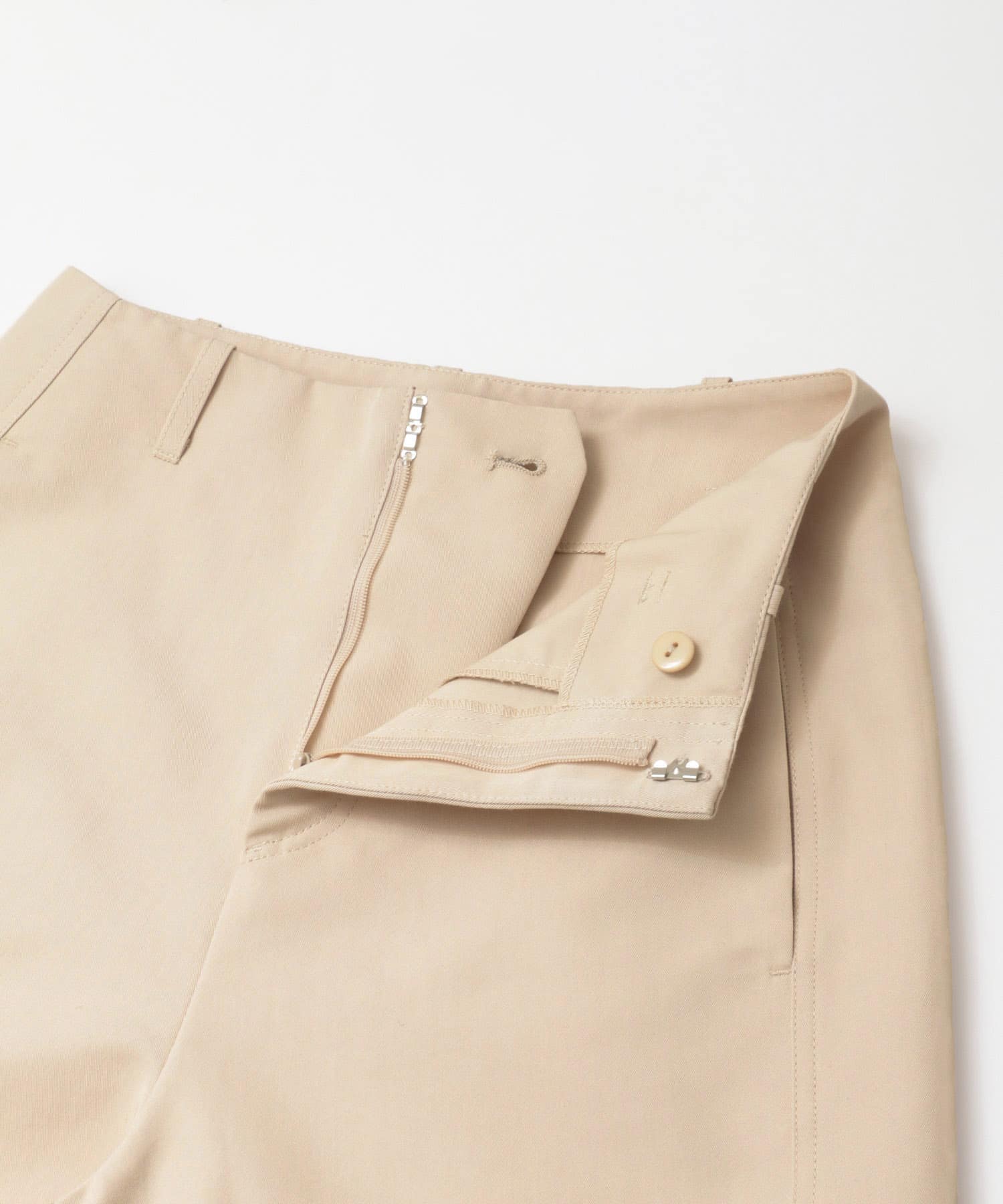 L.BEIGE