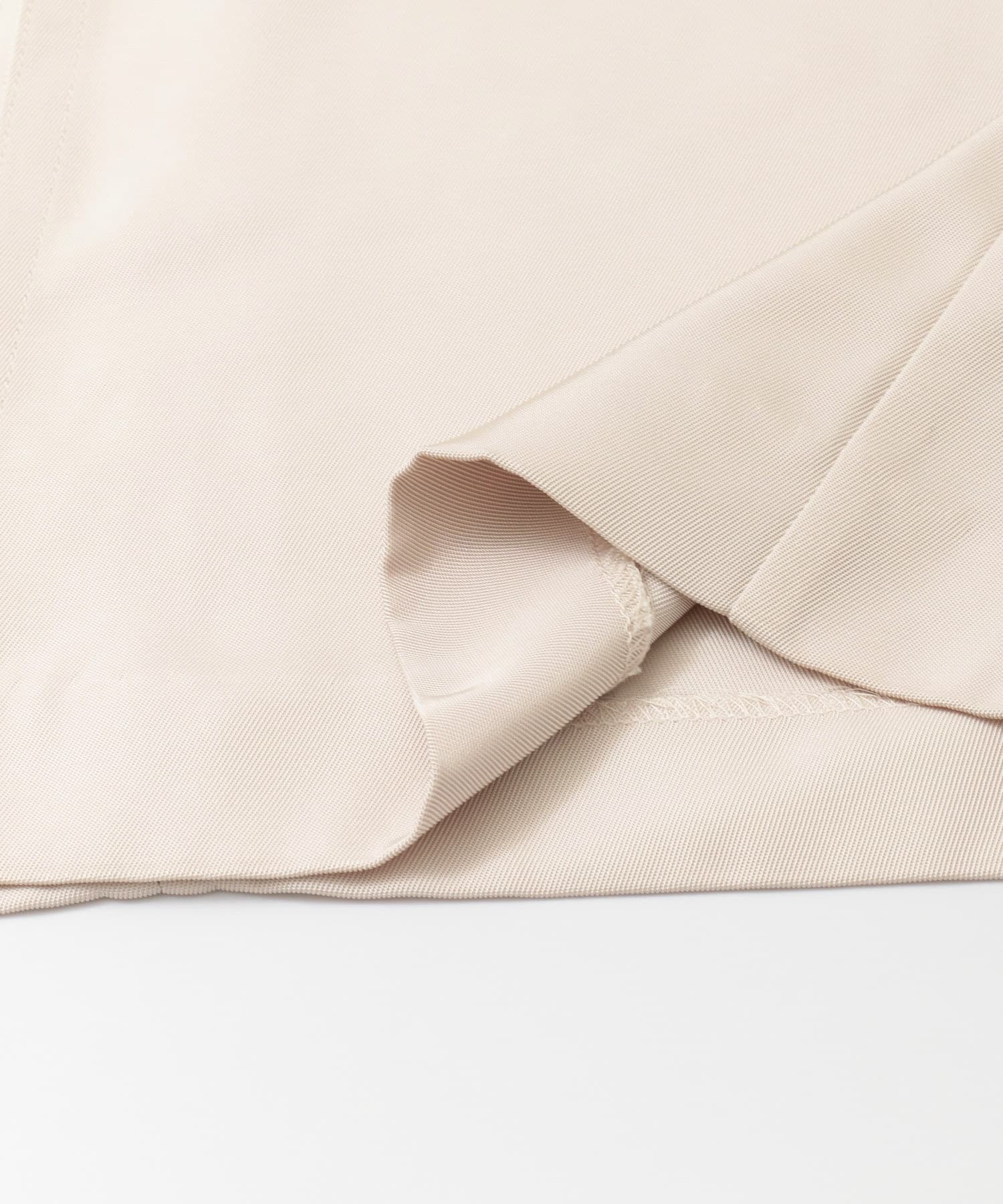 L.BEIGE