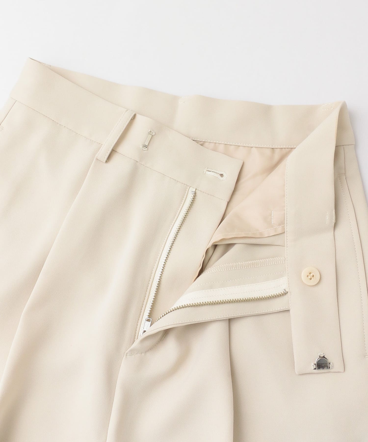 L.BEIGE