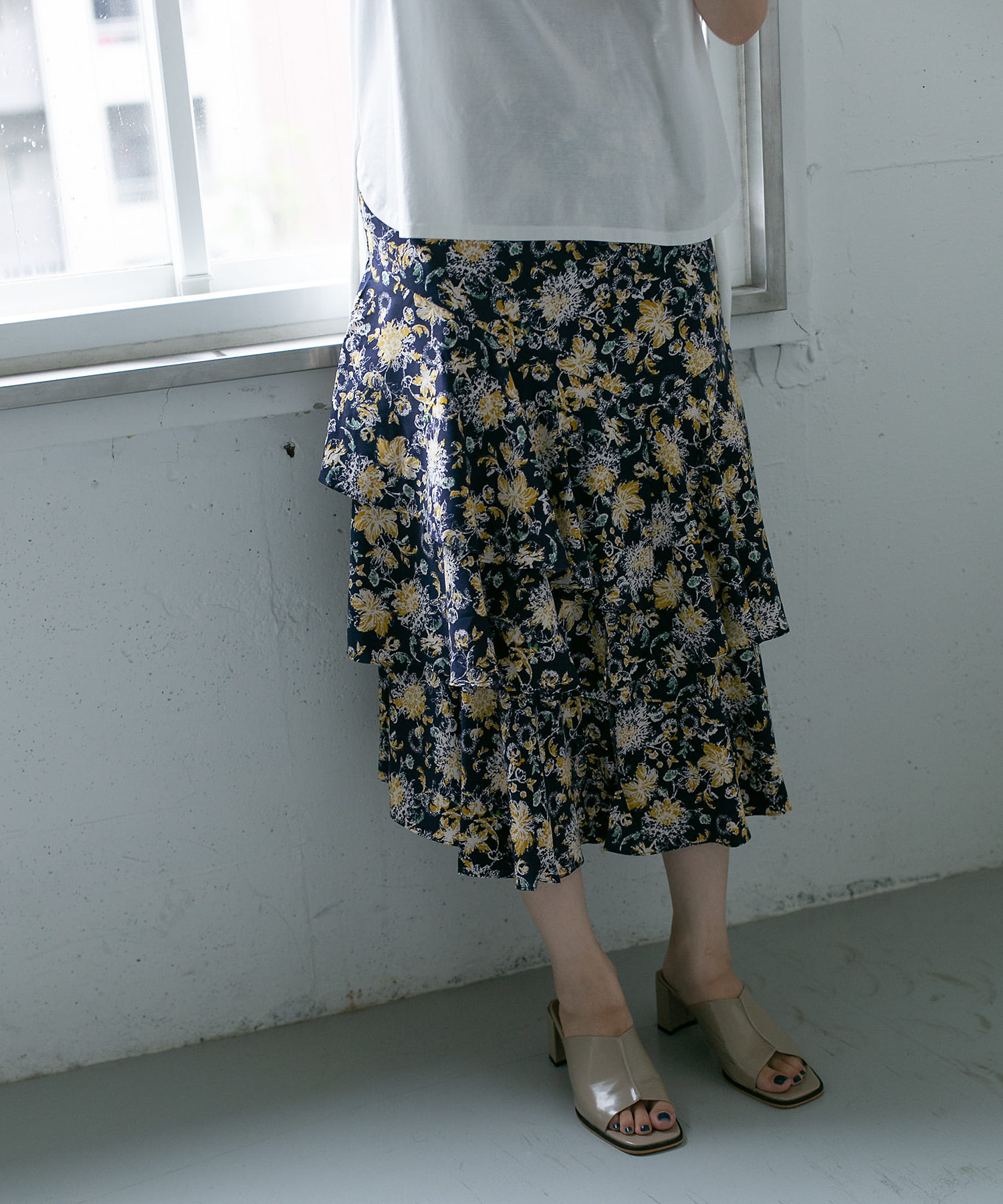 KBF+　フラワープリントボリュームスカート NAVY one
