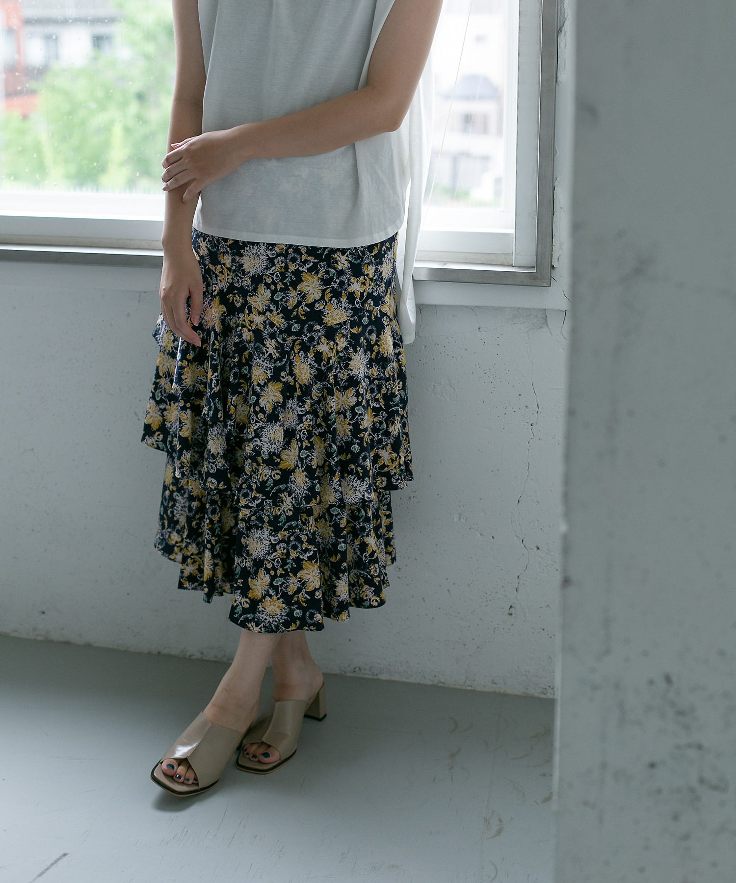KBF+　フラワープリントボリュームスカート NAVY one