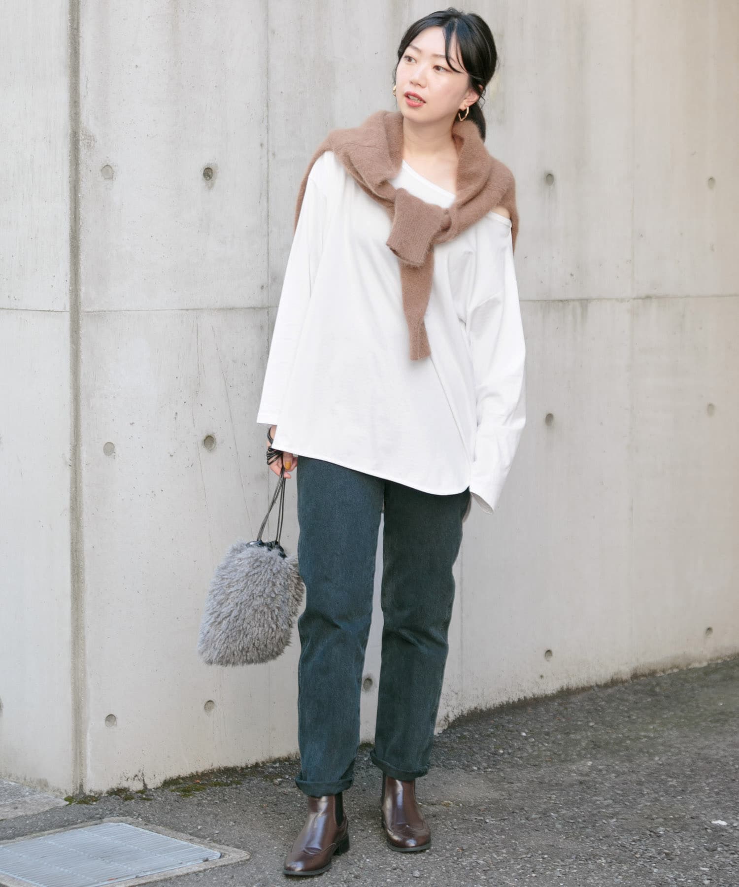 KBF+　アシメネックオーバーロングTシャツ OFF one