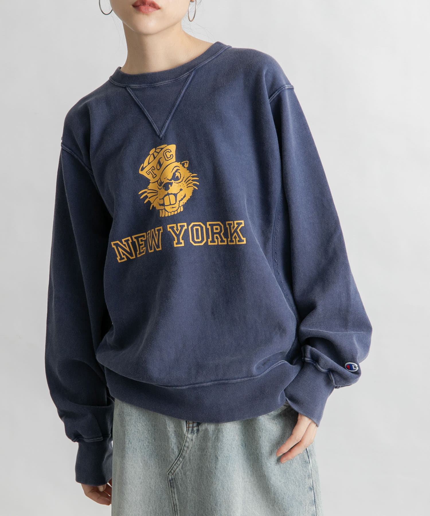 Champion　CREWNECK SWEATSHIRTS