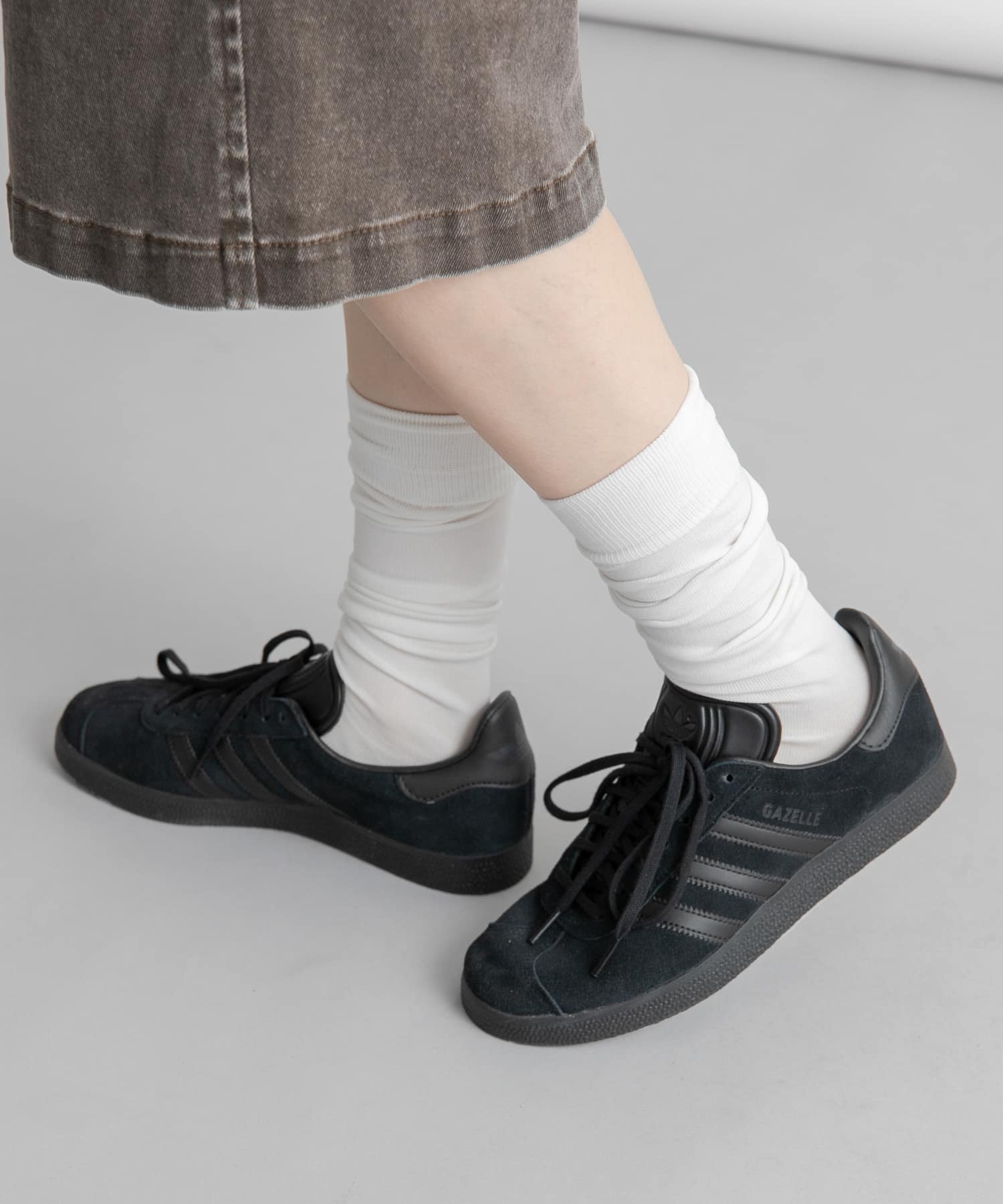 adidas　GAZELLE BLACK 23.5