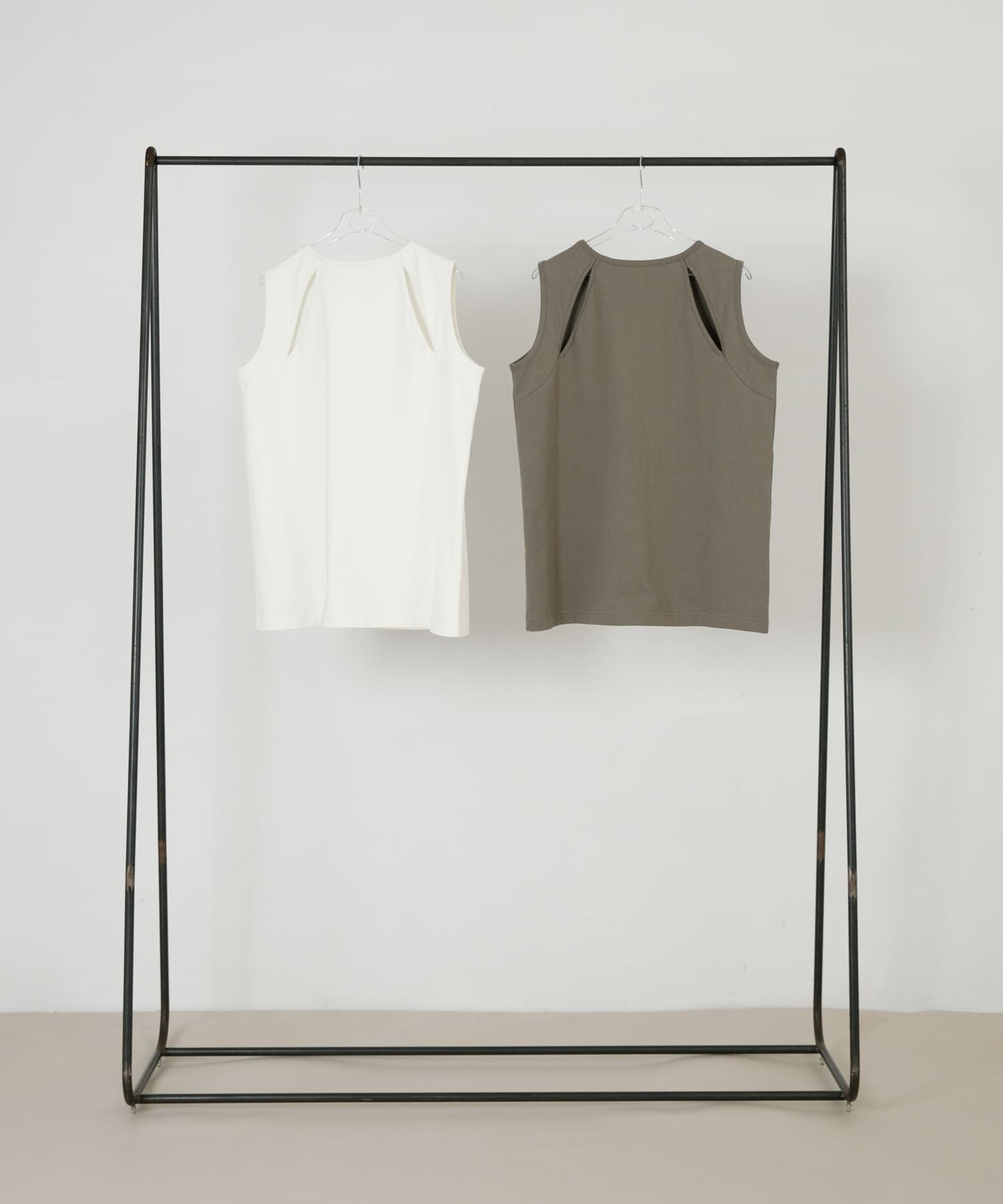 slit no sleeve tee パール FREE