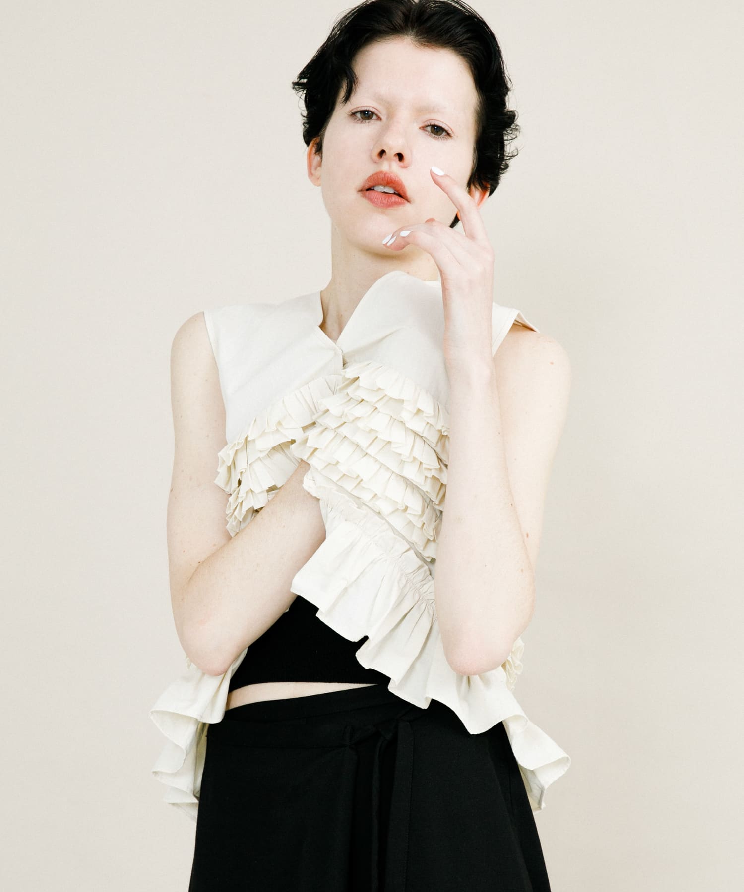frill no sleeve blouse