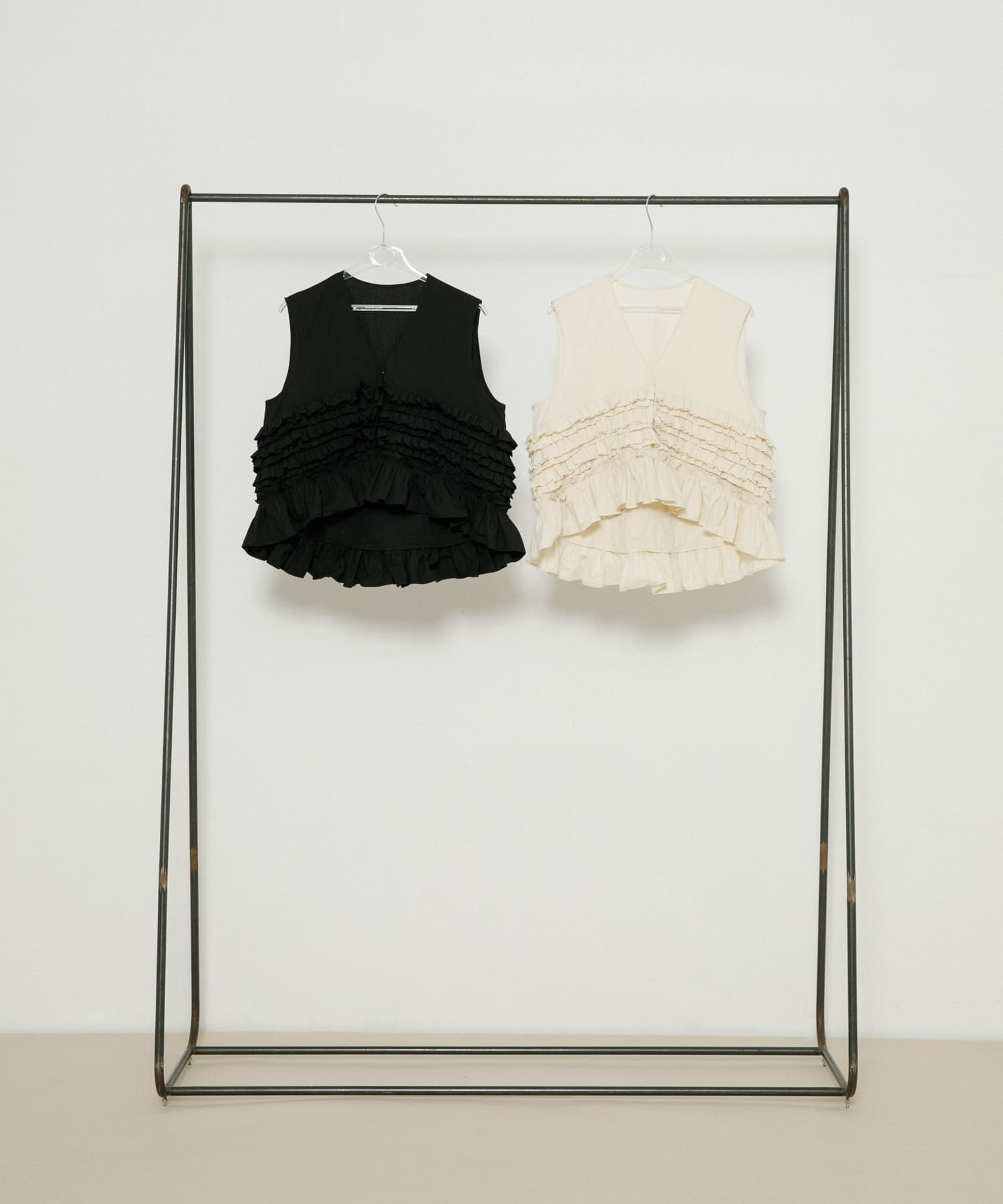 frill no sleeve blouse インク FREE