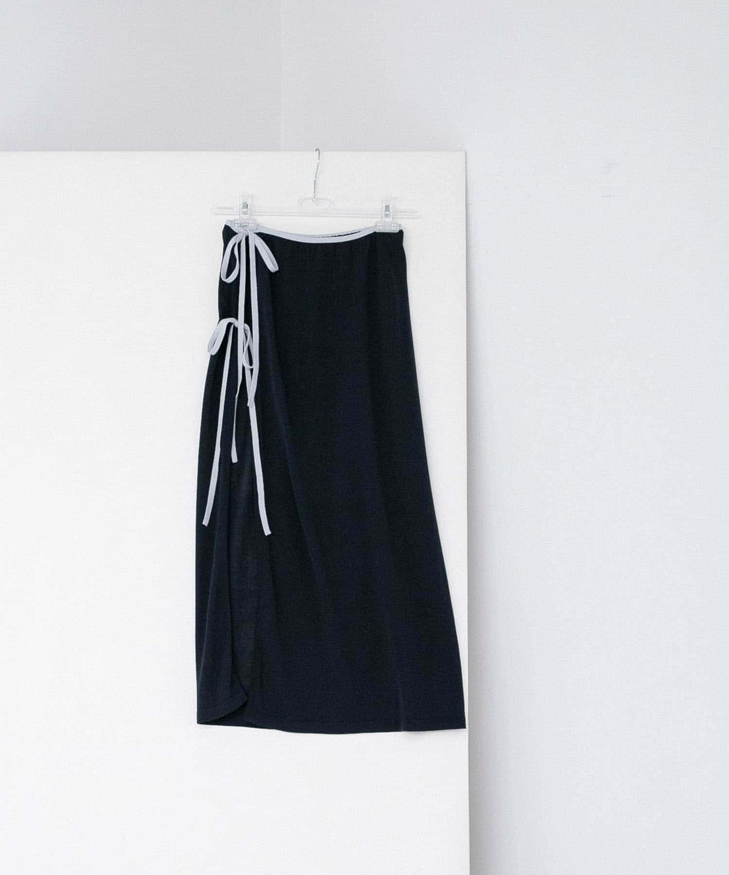 layered piping skirt