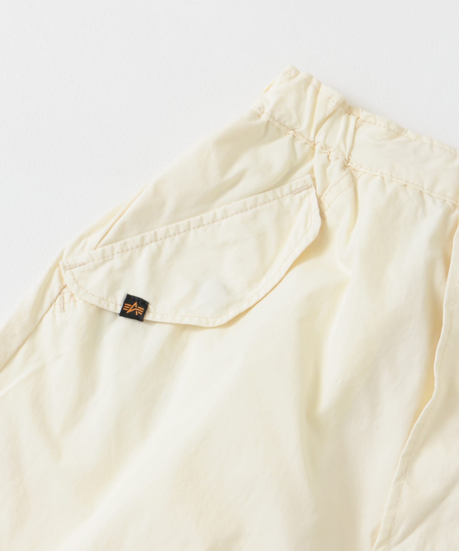 OFF WHITE