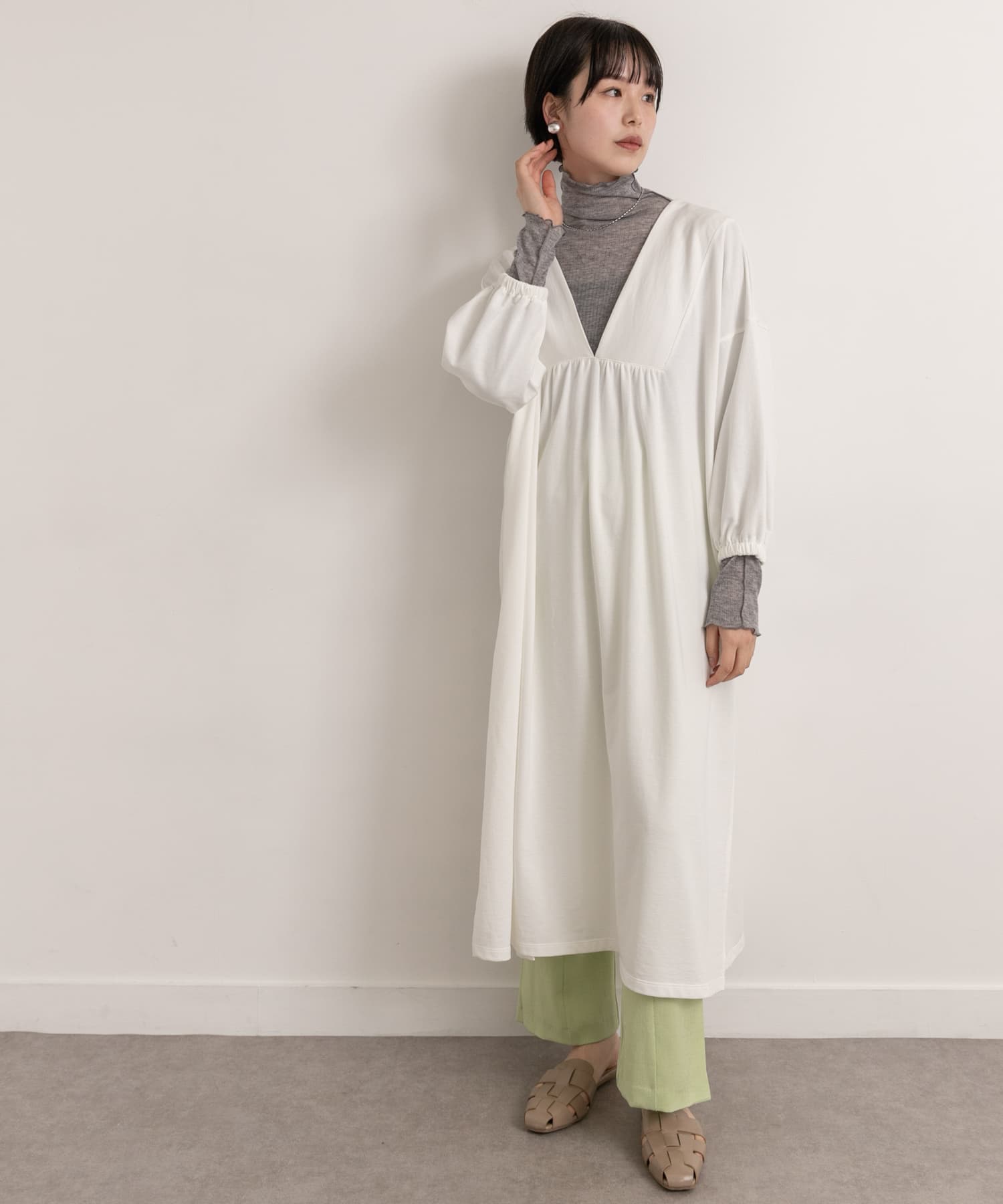 Audrey and john wad ロングワンピース Audrey and John Wad Deep Vneck Long-Sleeve Long PO(FREE o.wht