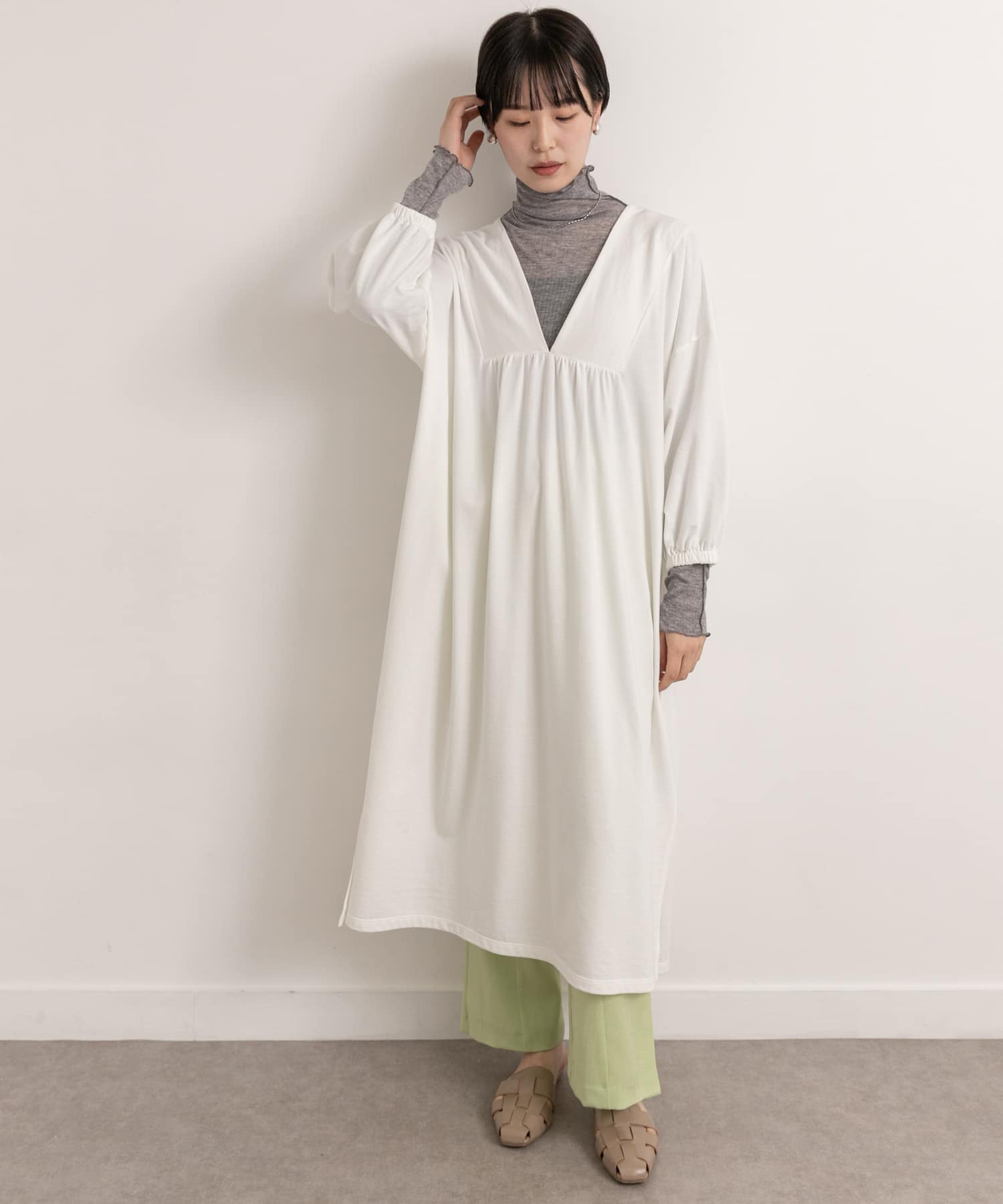Audrey and John Wad　Deep Vneck Long-Sleeve Long PO o.wht FREE