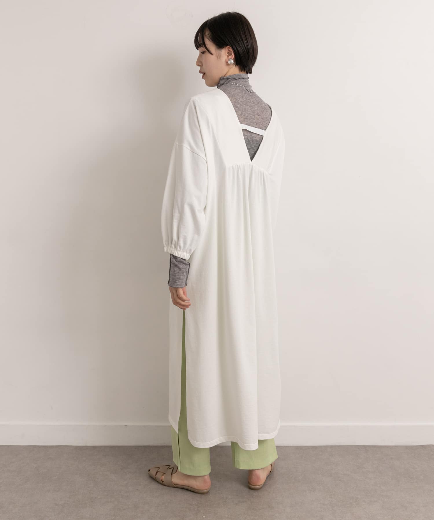 Audrey and John Wad　Deep Vneck Long-Sleeve Long PO o.wht FREE