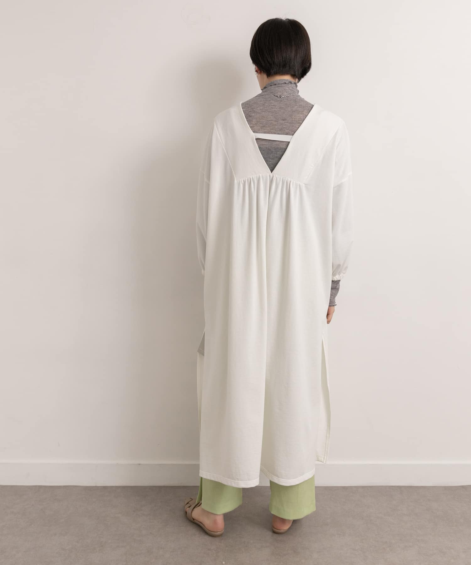 Audrey and John Wad　Deep Vneck Long-Sleeve Long PO o.wht FREE