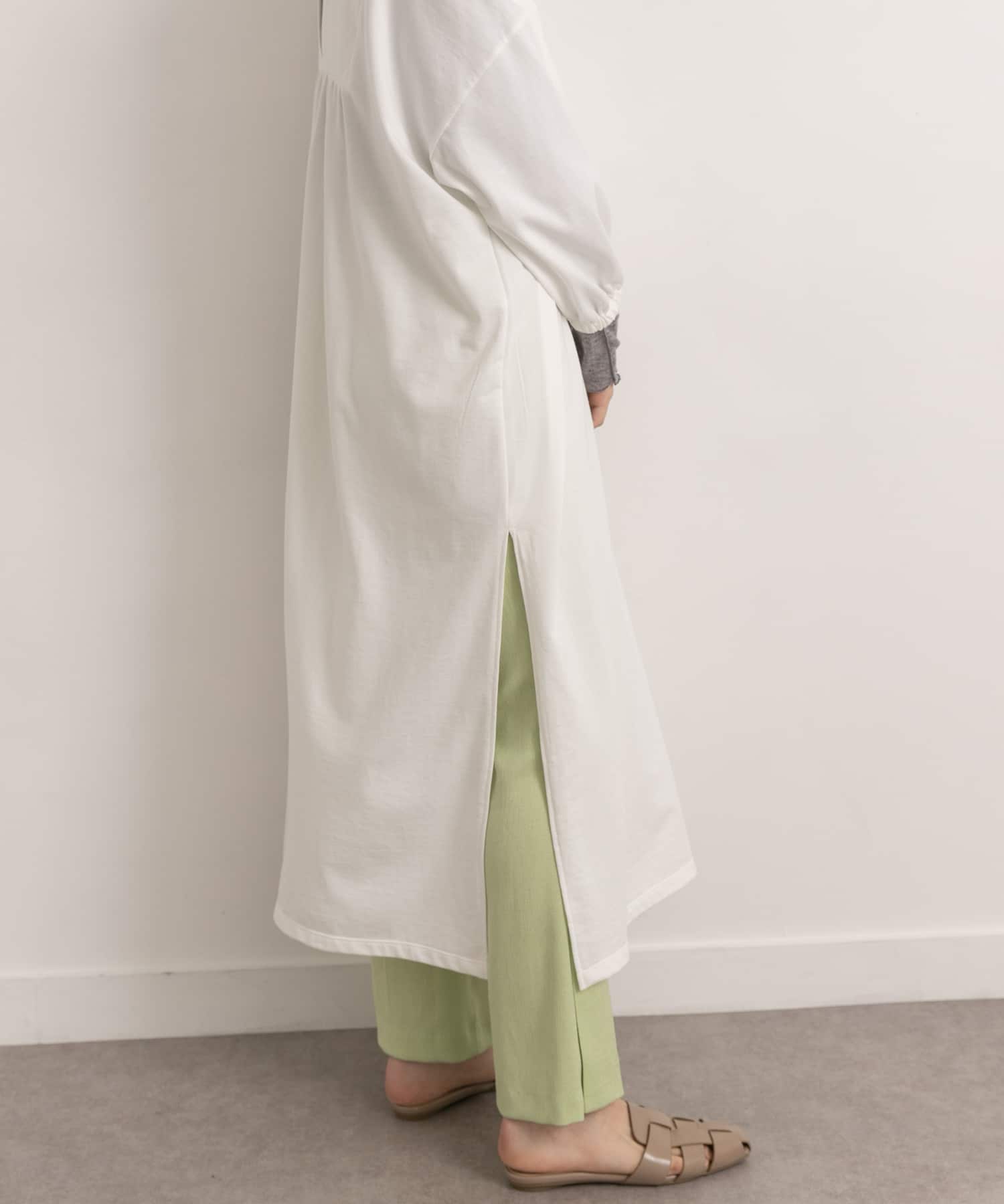 Audrey and John Wad　Deep Vneck Long-Sleeve Long PO o.wht FREE