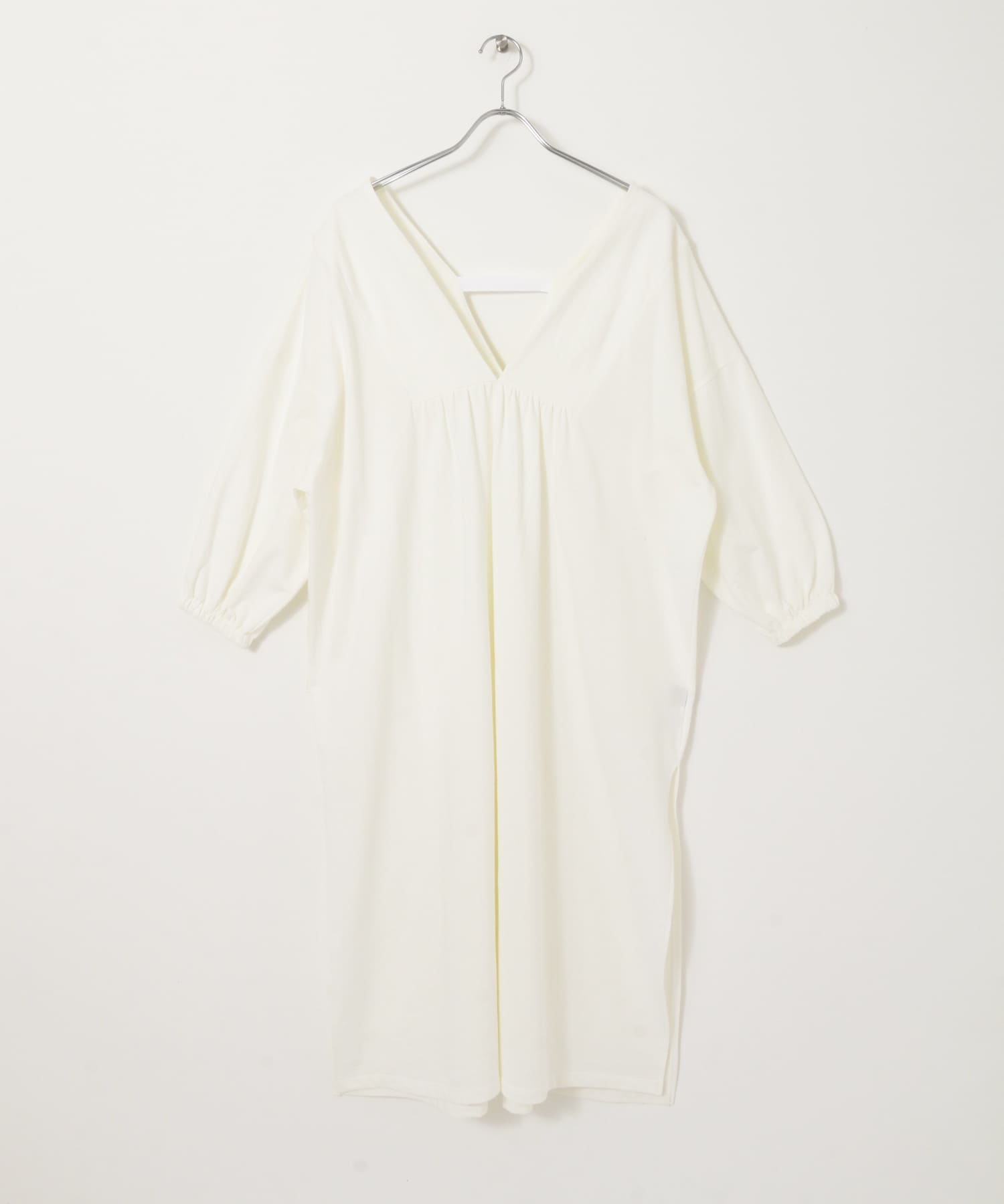 Audrey and John Wad　Deep Vneck Long-Sleeve Long PO o.wht FREE
