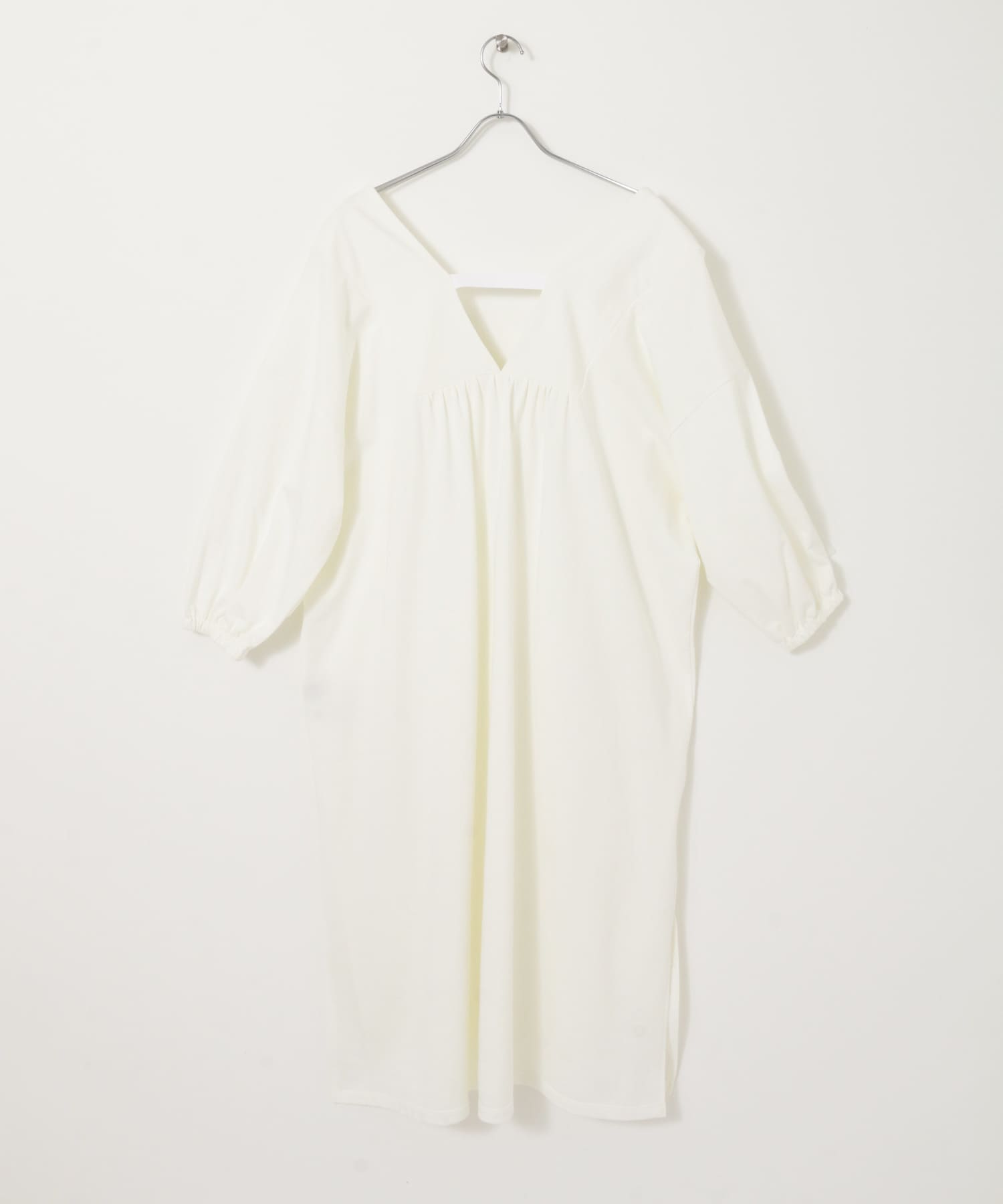 Audrey and John Wad　Deep Vneck Long-Sleeve Long PO o.wht FREE