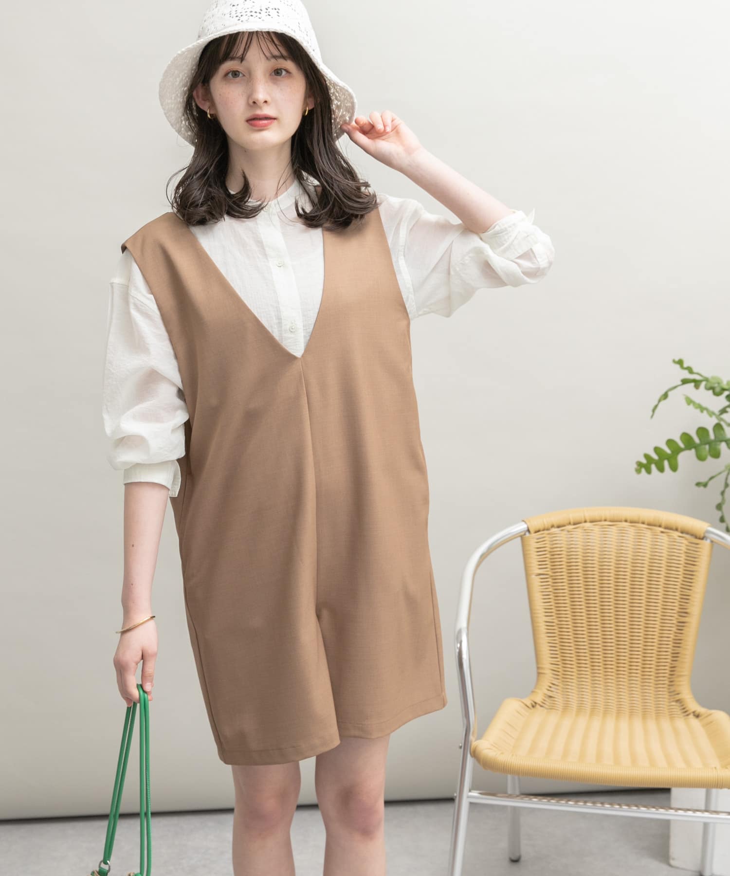 Vネックショートサロペット BROWN FREE