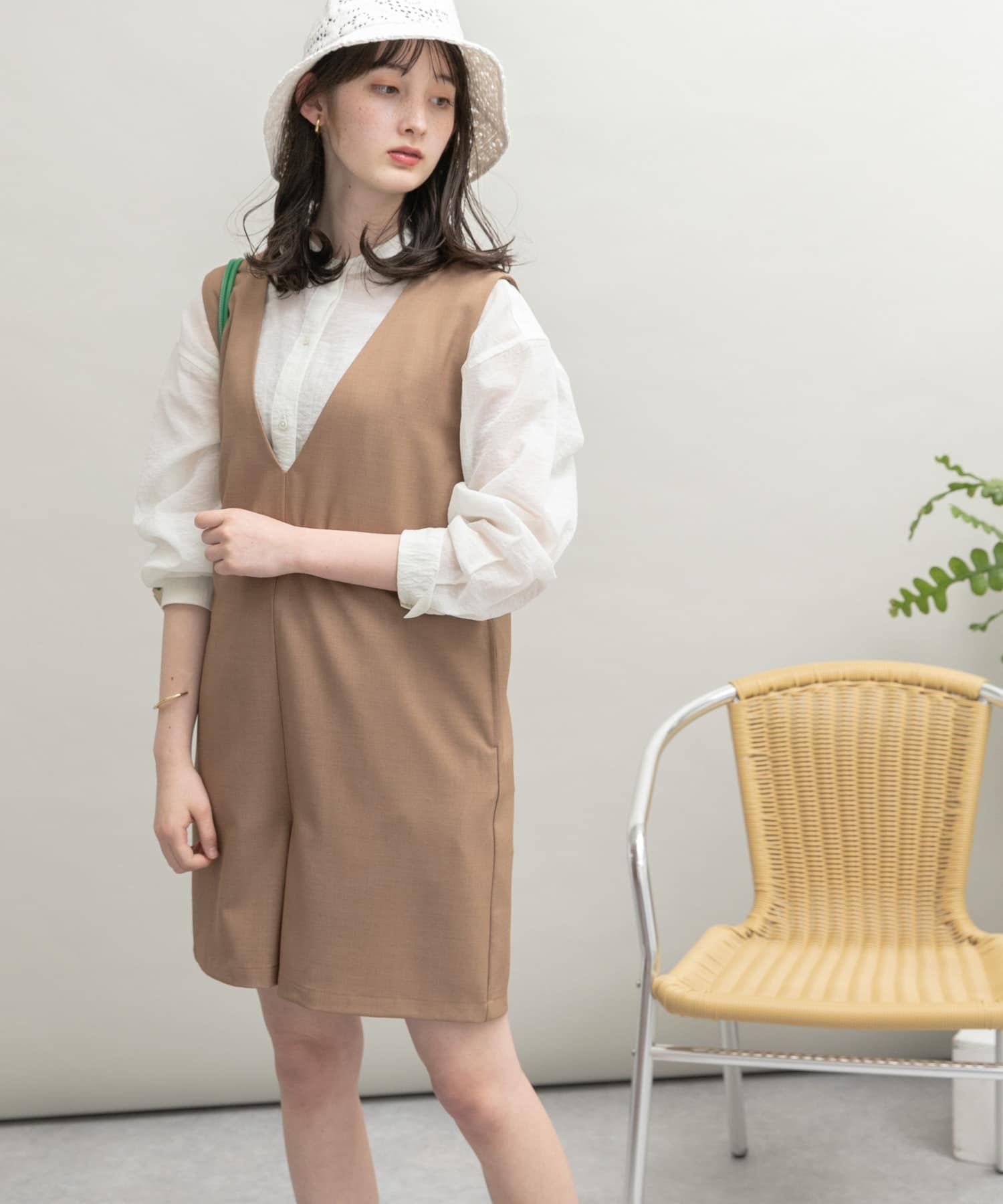 Vネックショートサロペット BROWN FREE