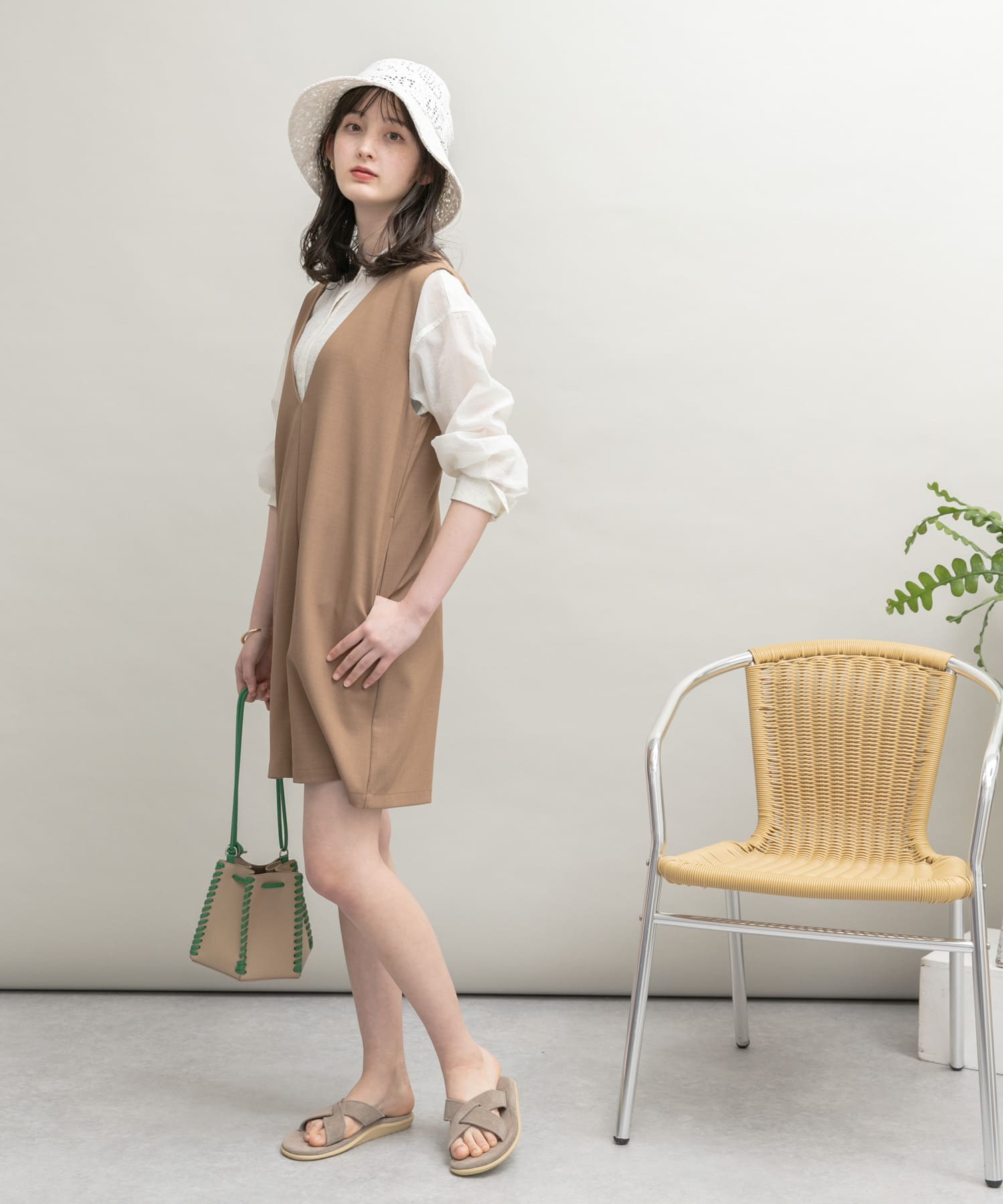 Vネックショートサロペット BROWN FREE