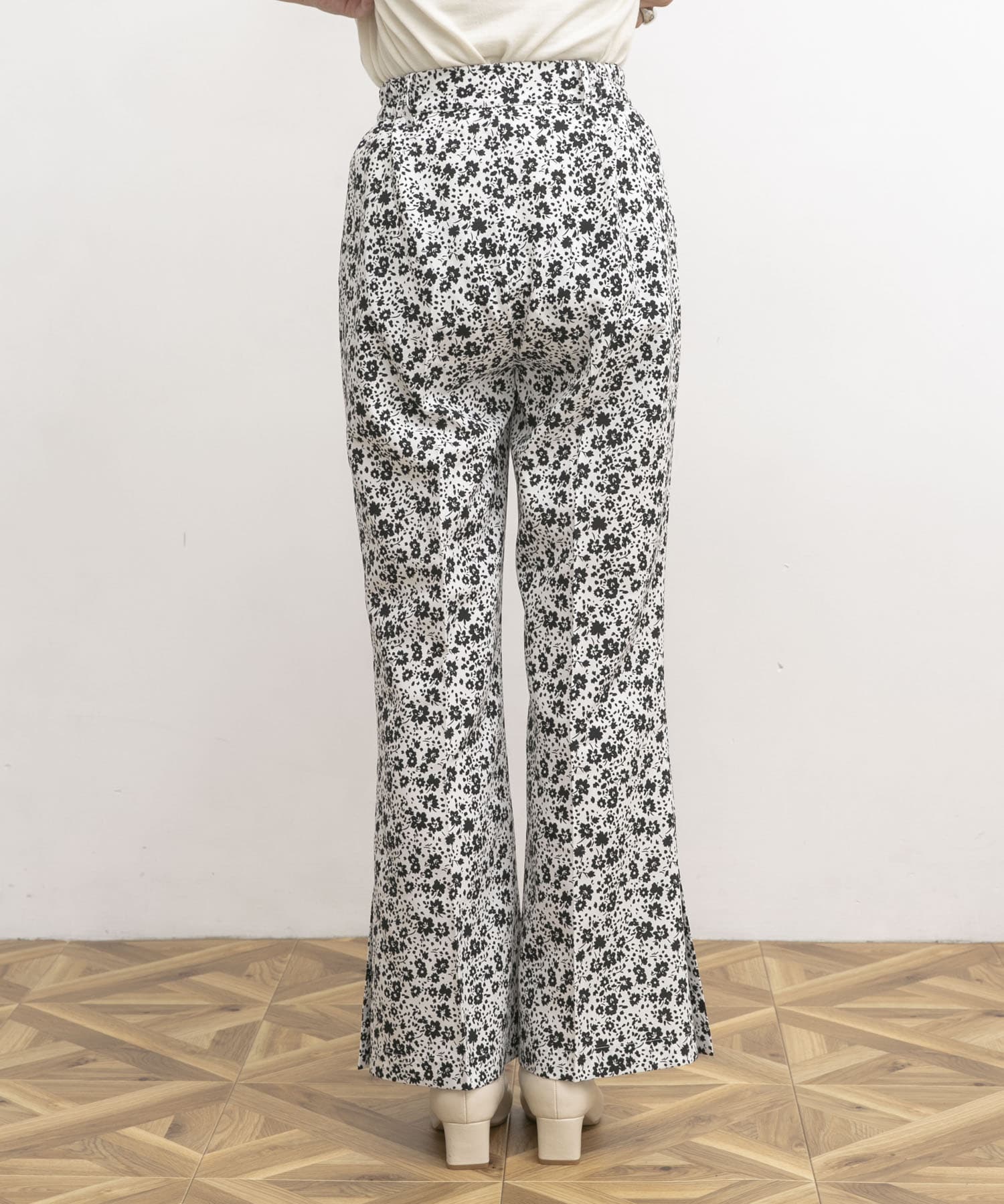 『34サイズ/低身長向けも展開』フラワーパターンサイドスリットパンツ WHITE 36