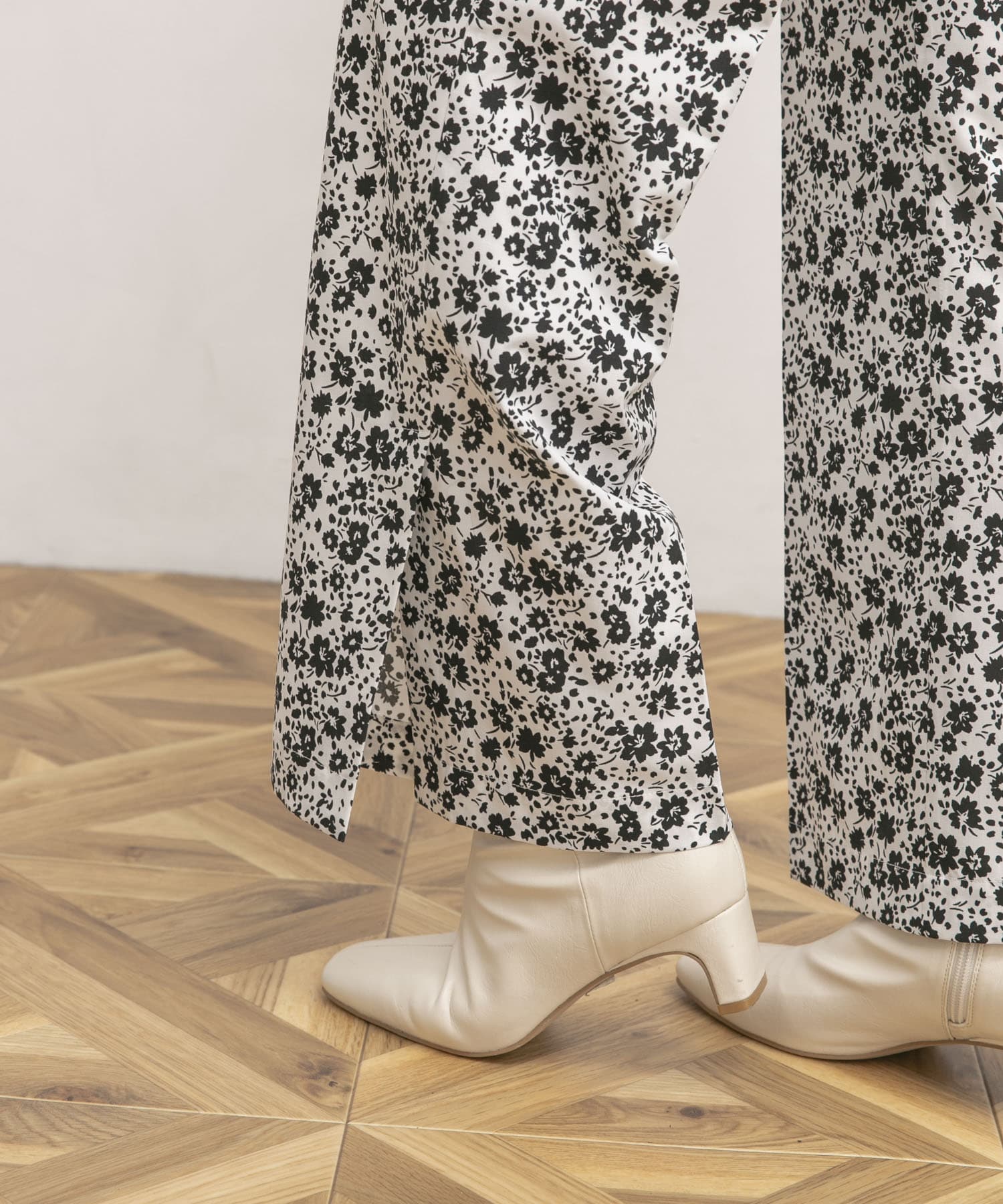 『34サイズ/低身長向けも展開』フラワーパターンサイドスリットパンツ WHITE 38