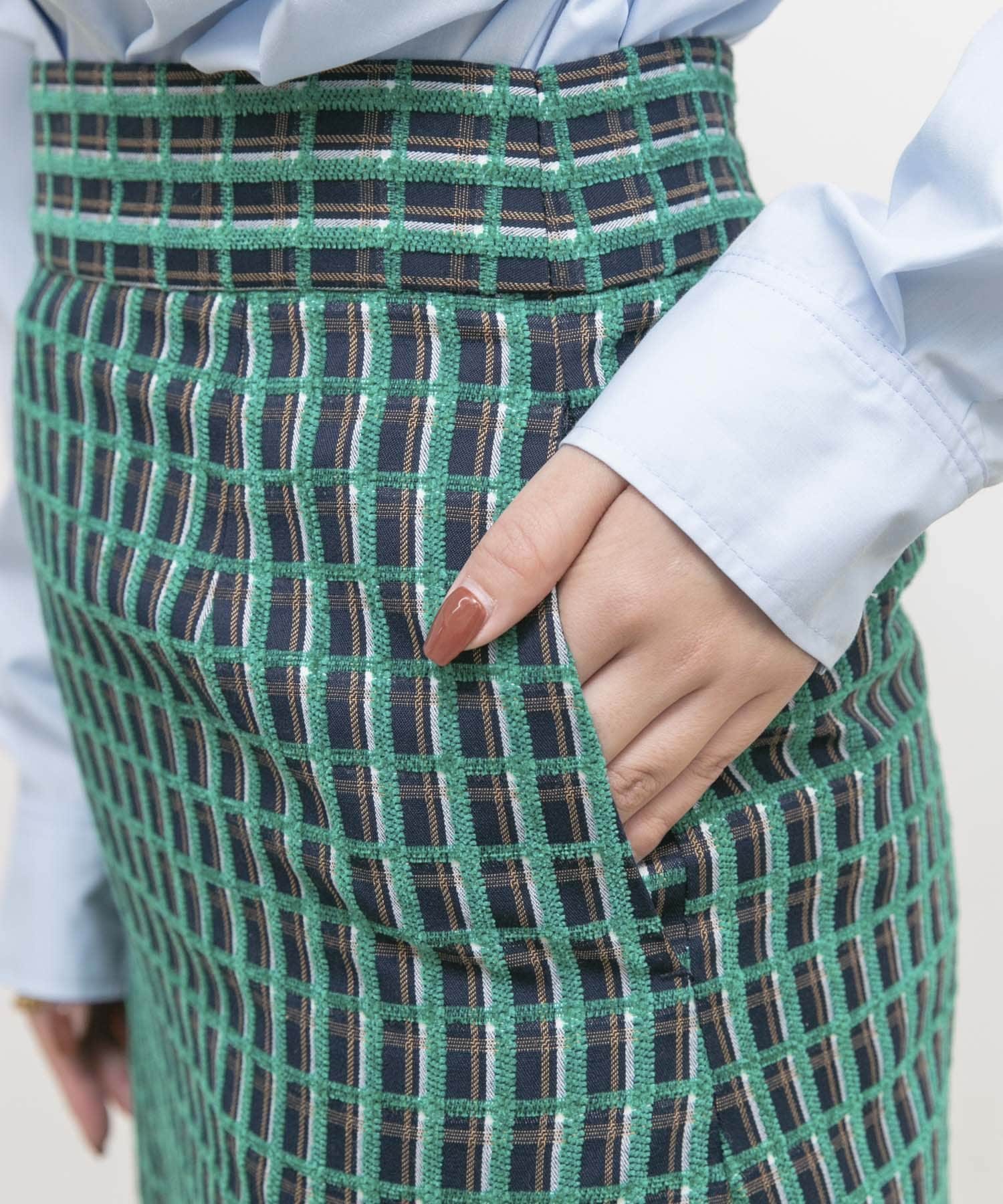 GREEN