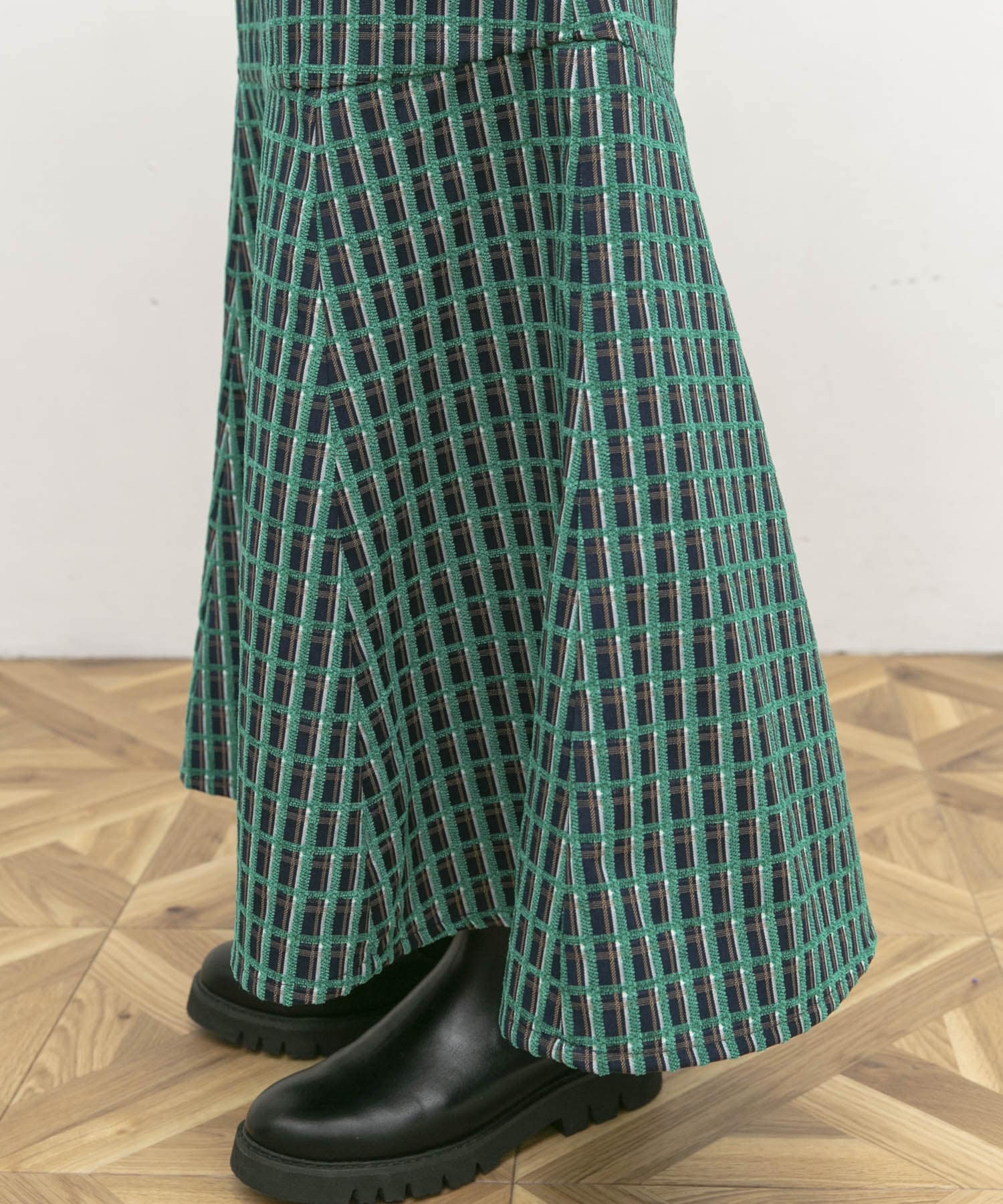 GREEN
