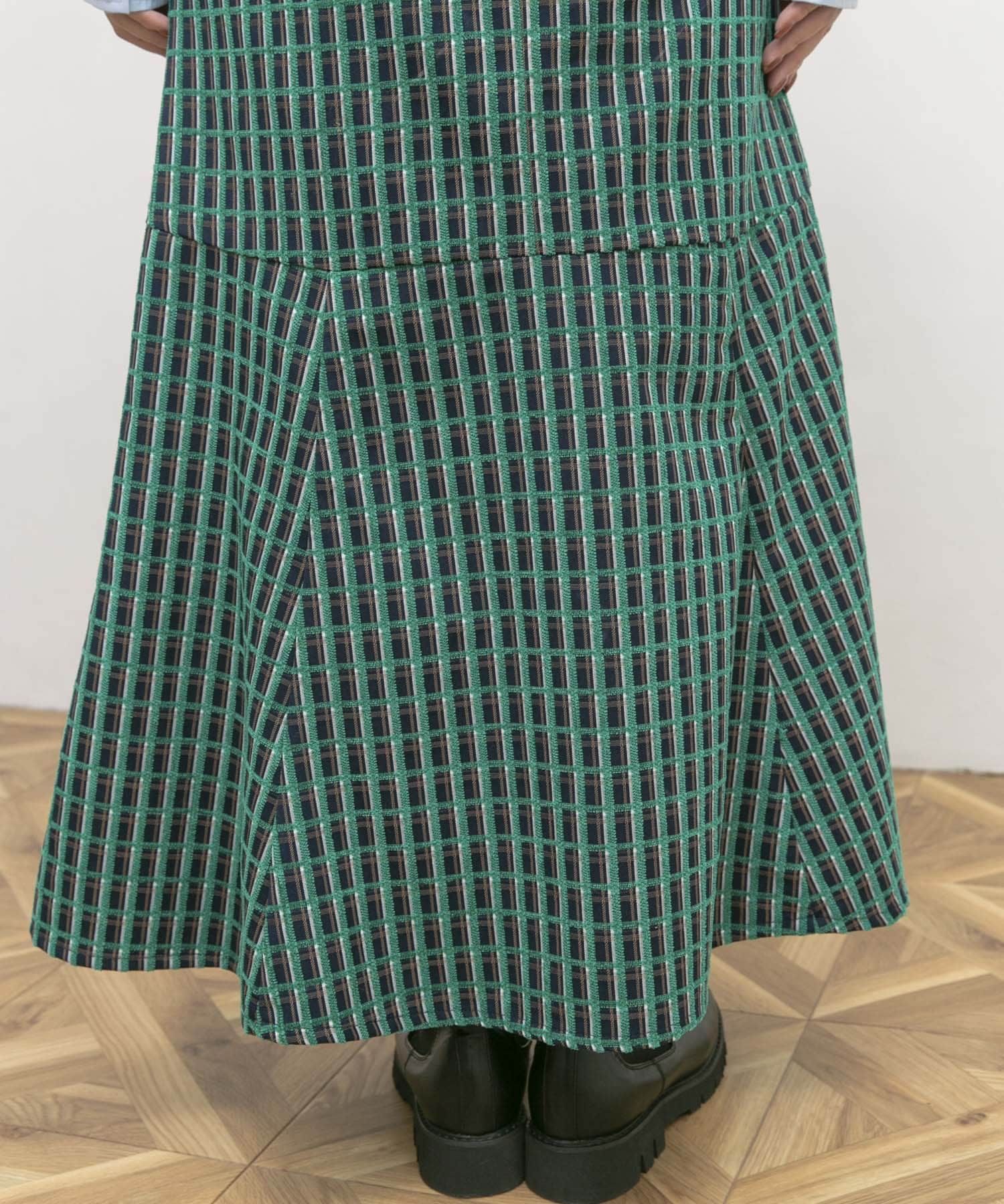 GREEN