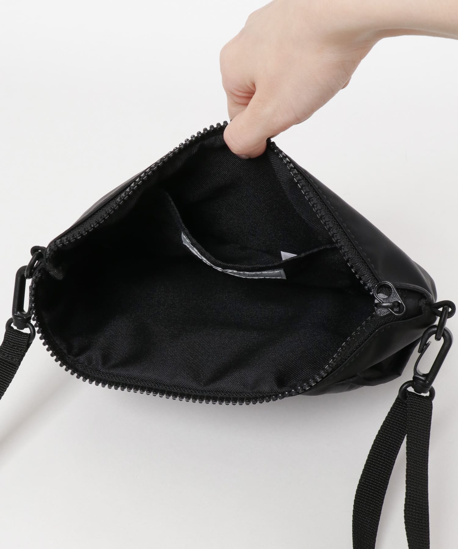 グリーンダウンサコッシュ BLACK one
