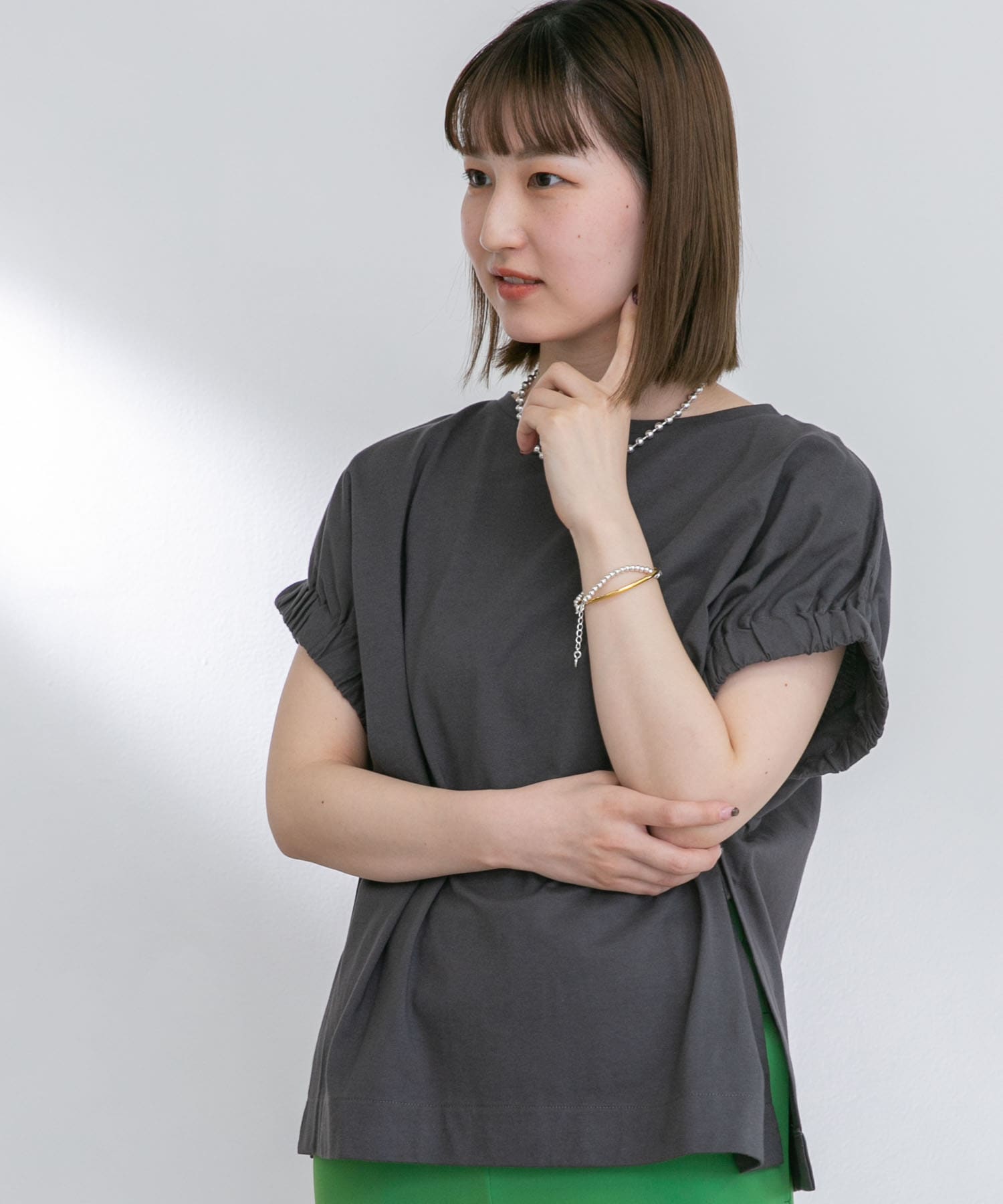 アームギャザーTシャツ