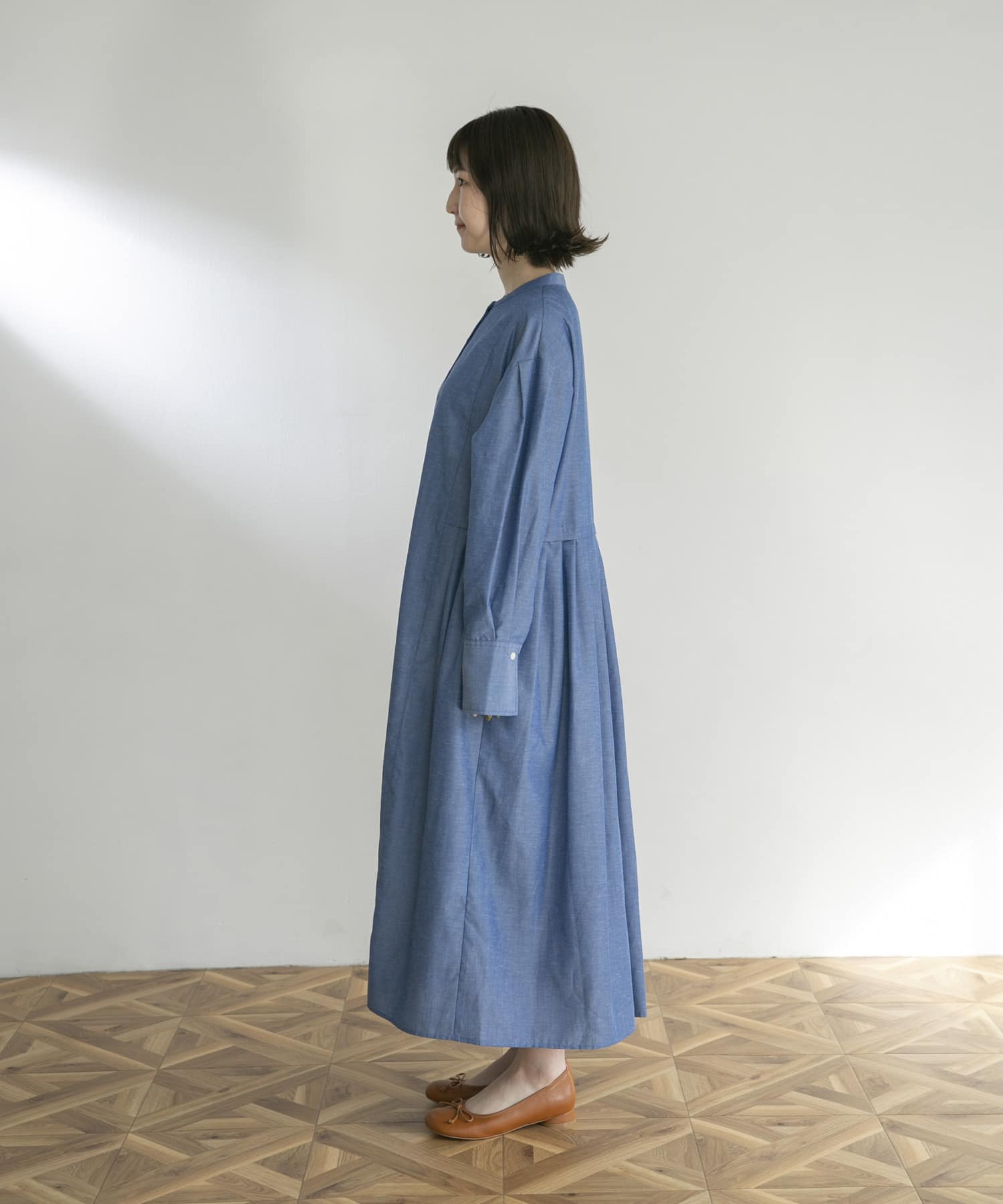 『UR TECH Smart Linen Touch』ウエストタックワンピース CHAMBRAY FREE