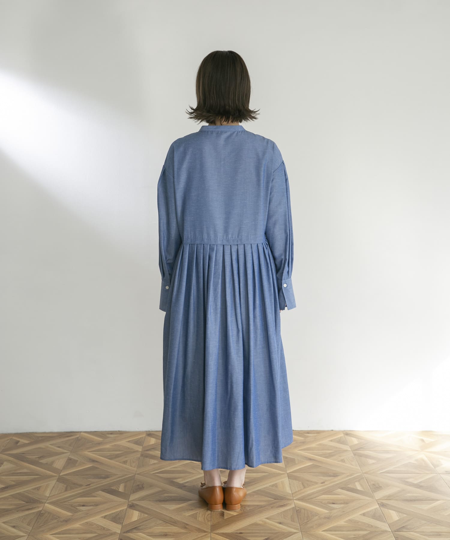 『UR TECH Smart Linen Touch』ウエストタックワンピース CHAMBRAY FREE