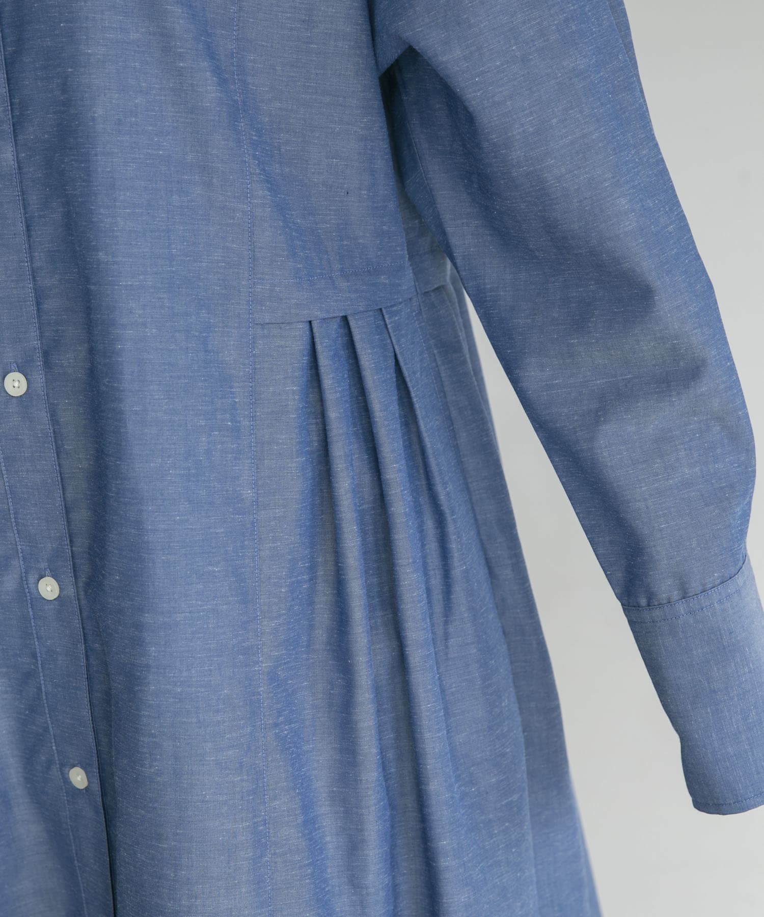 『UR TECH Smart Linen Touch』ウエストタックワンピース CHAMBRAY FREE