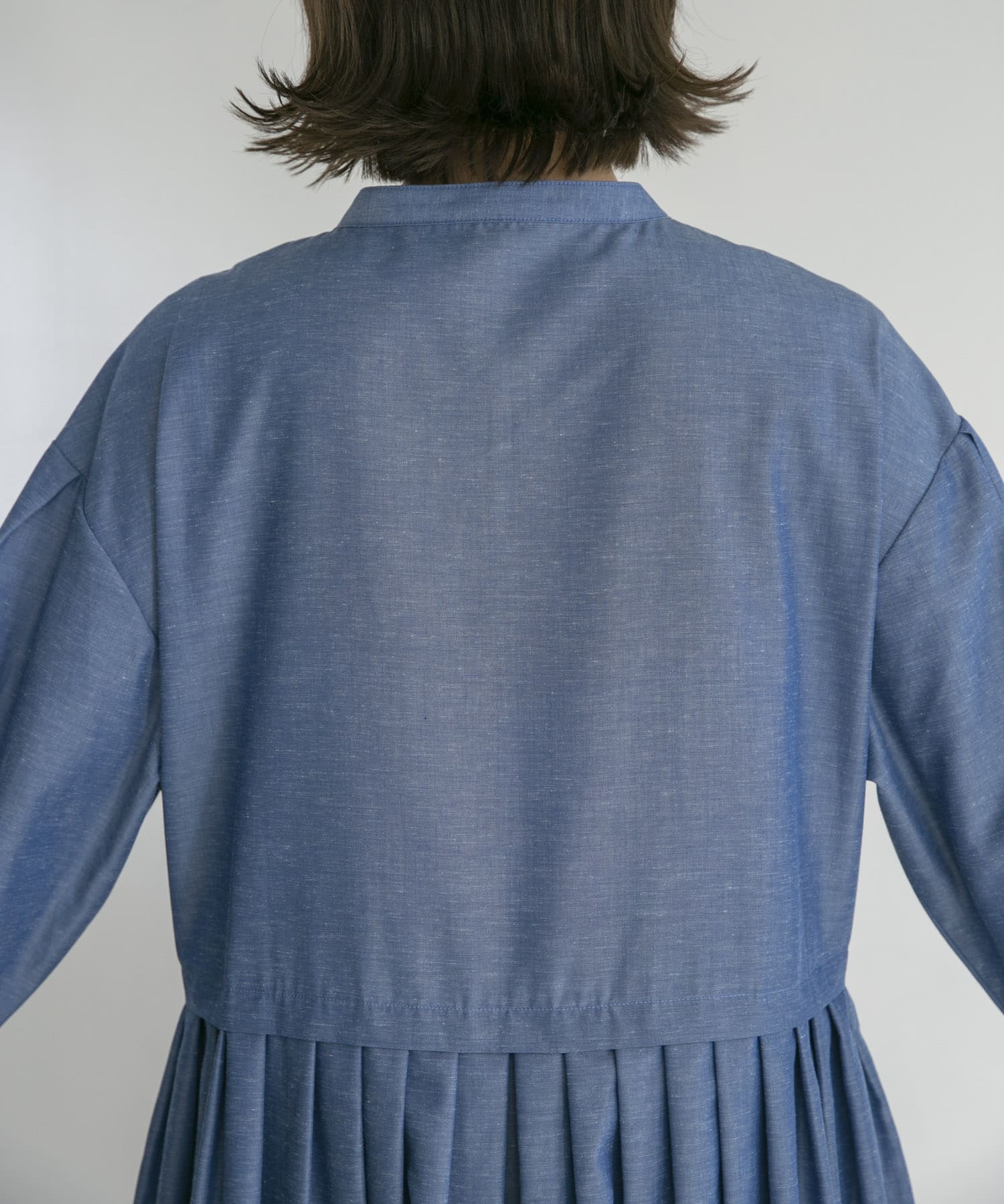 『UR TECH Smart Linen Touch』ウエストタックワンピース CHAMBRAY S