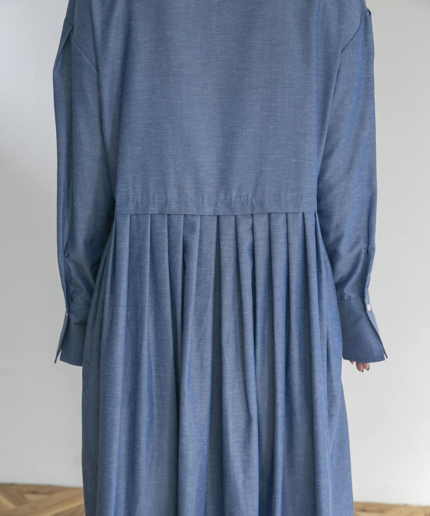 『UR TECH Smart Linen Touch』ウエストタックワンピース CHAMBRAY S