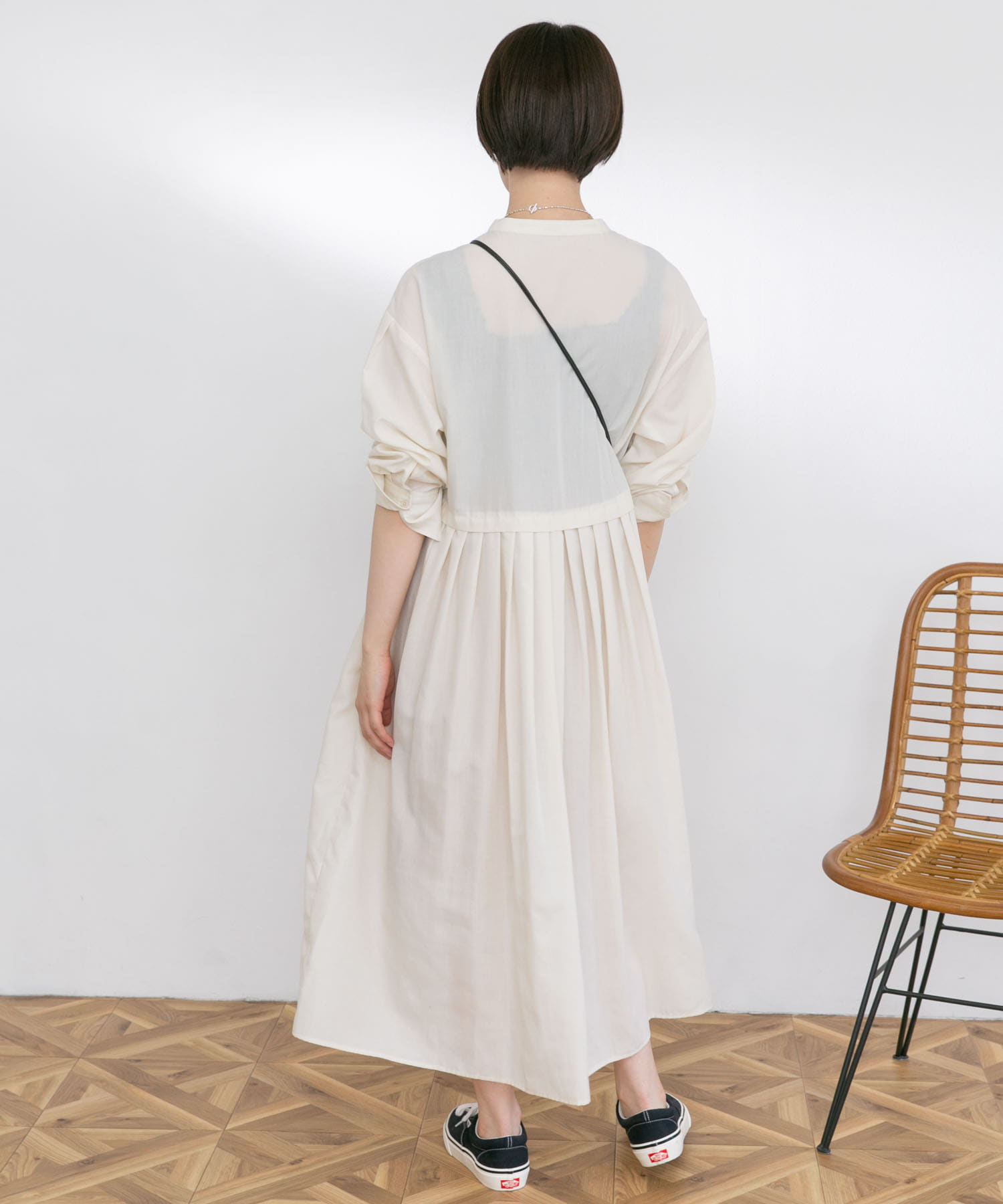 『UR TECH Smart Linen Touch』ウエストタックワンピース ECRU S